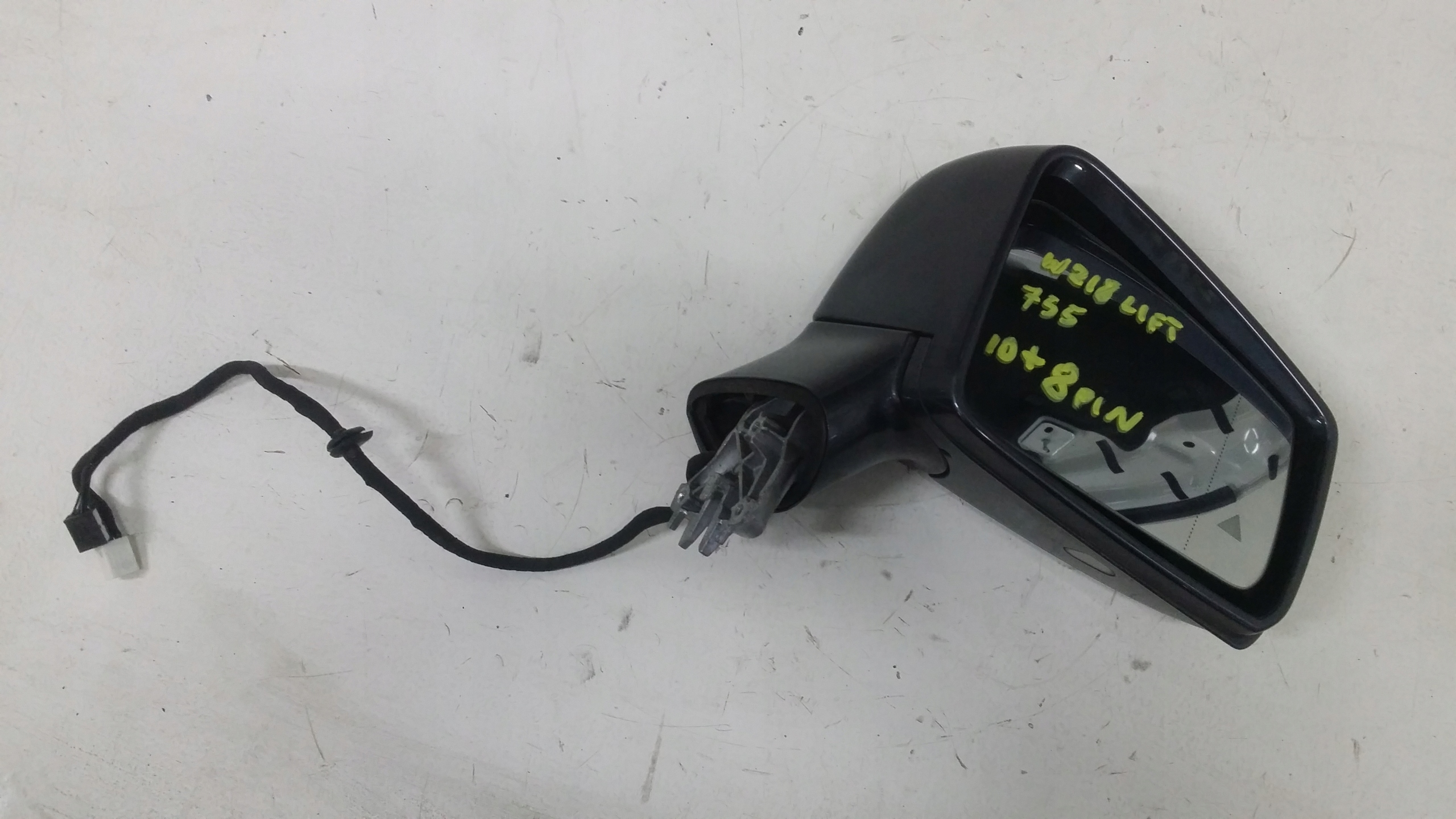 MERCEDES CLS W218 LIFT LUSTERKO PRAWE 10+8 PIN 755