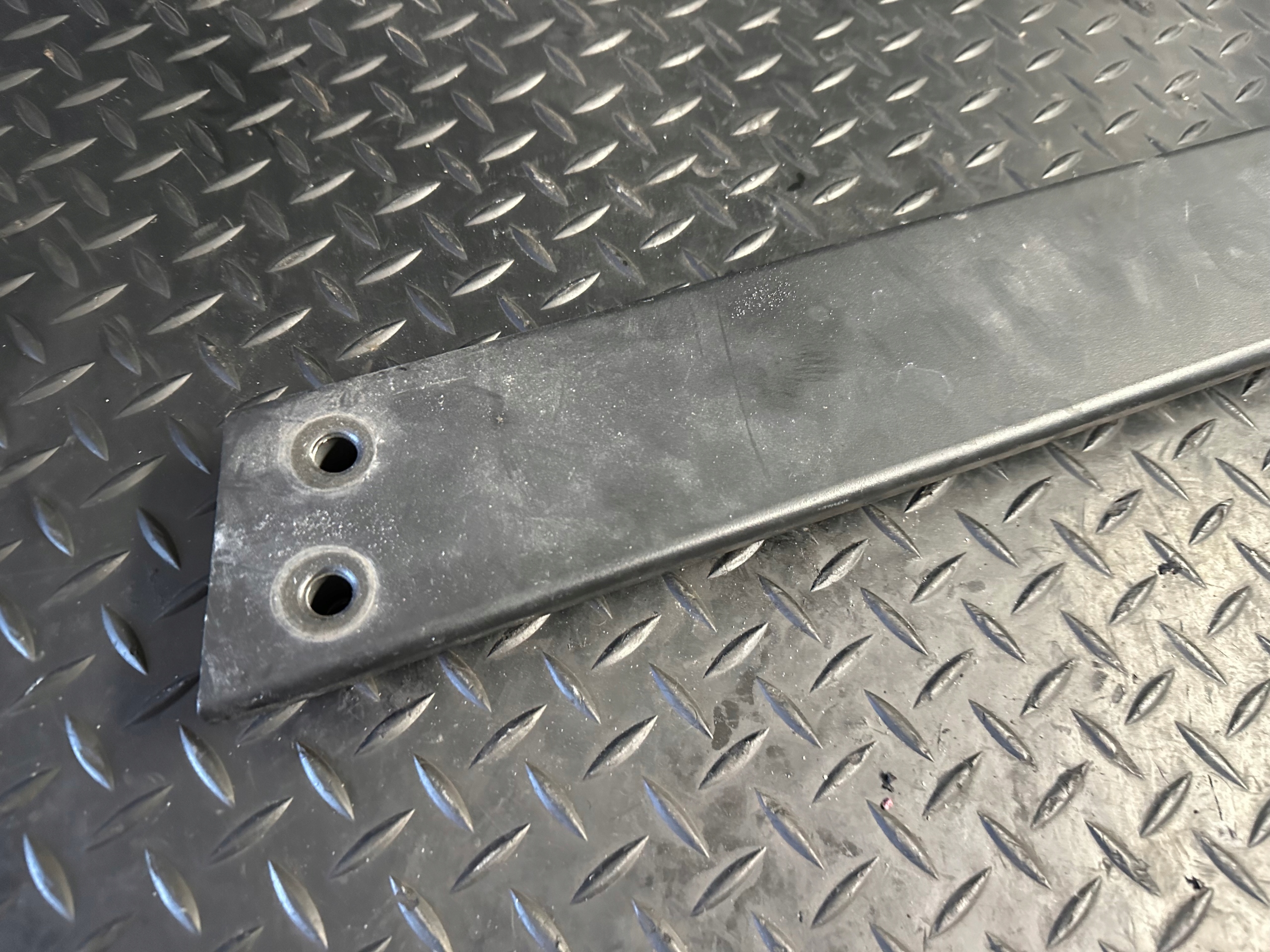 Усилитель распорка ремня правая Audi A8 D4 4.2 tdi 4H0805862C