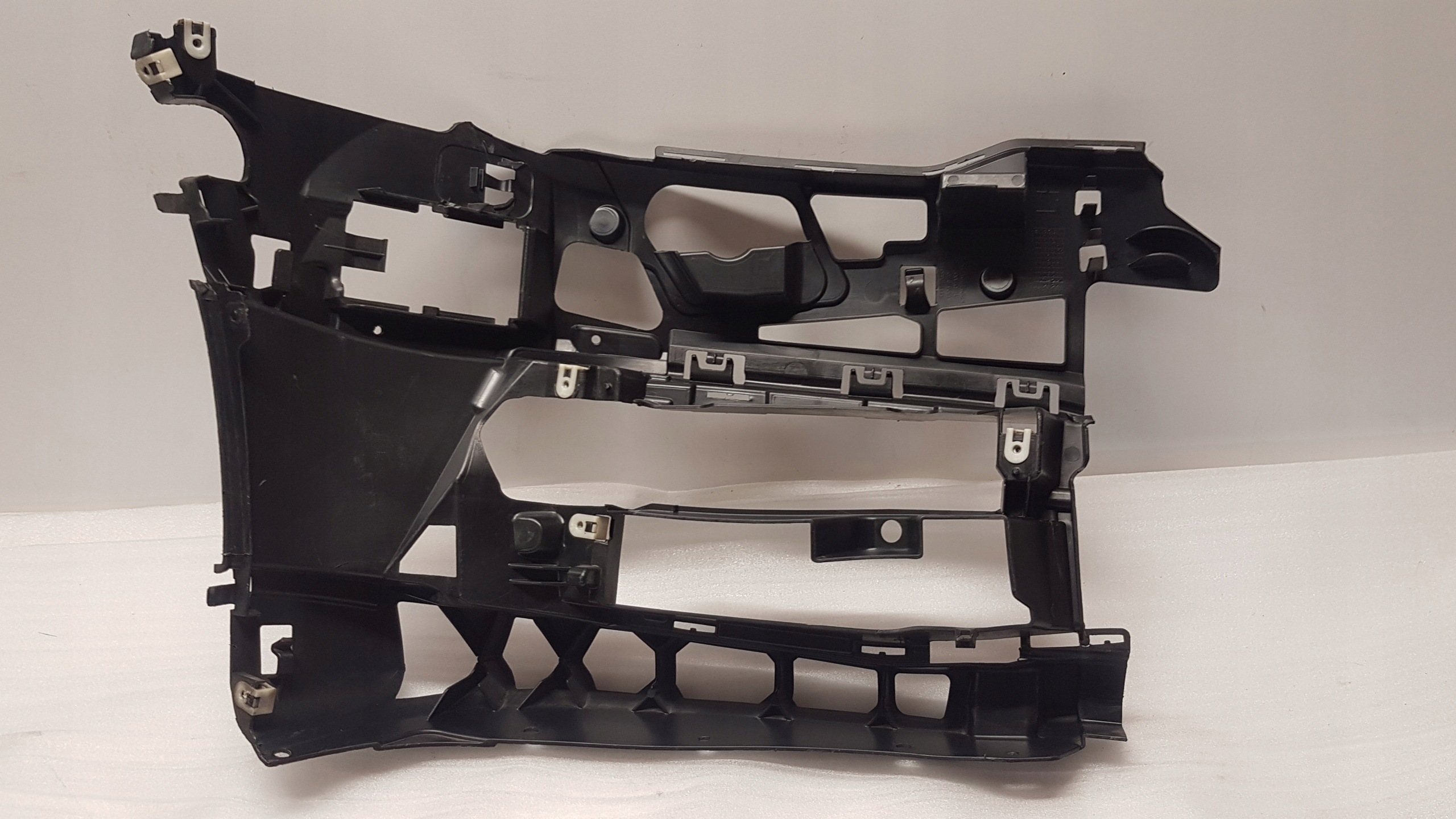 support holder of a bumper left front BMW 5 G30 G31 7385345