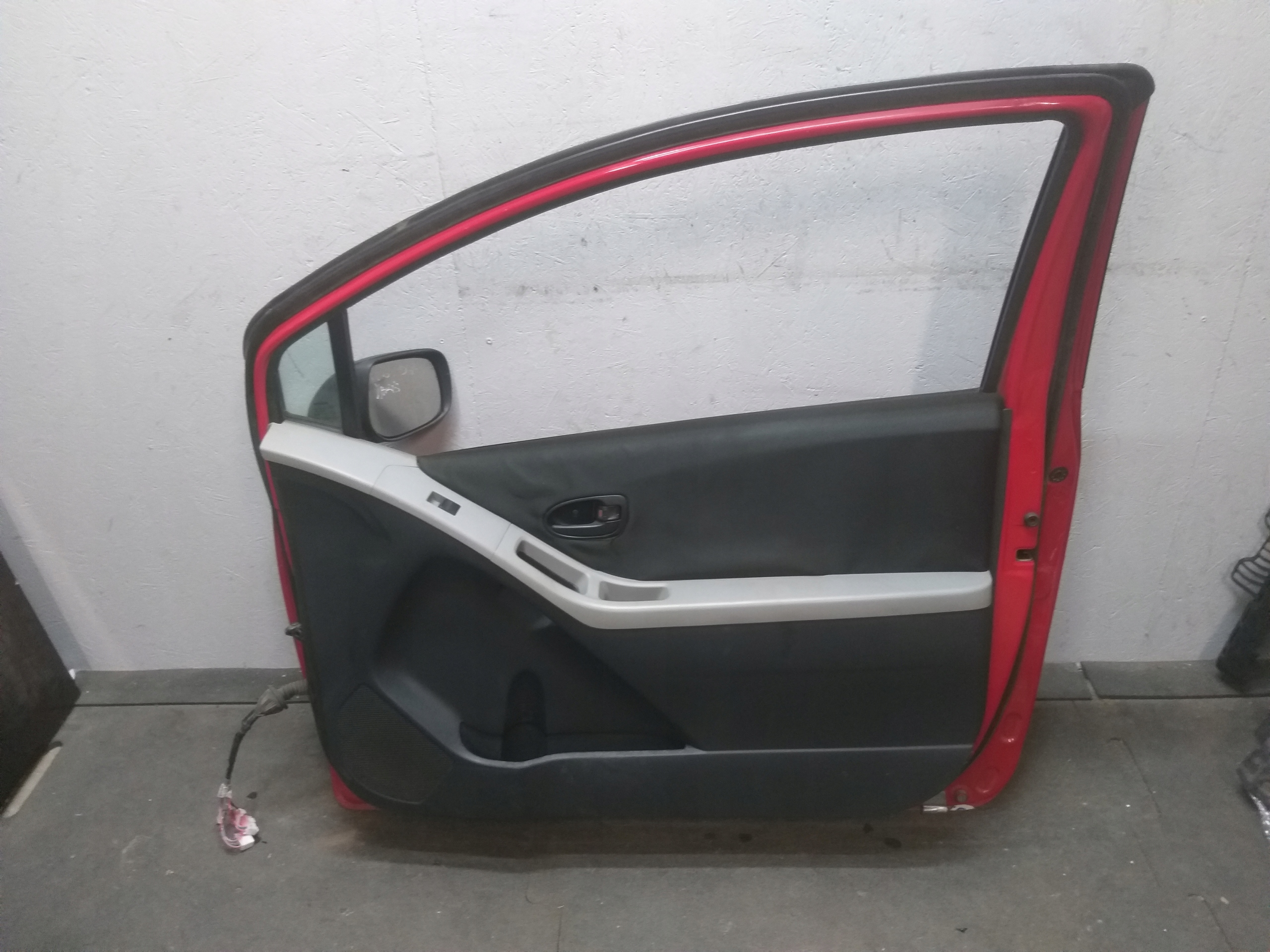 DOOR FRONT RIGHT TOYOTA YARIS II 2 3D
