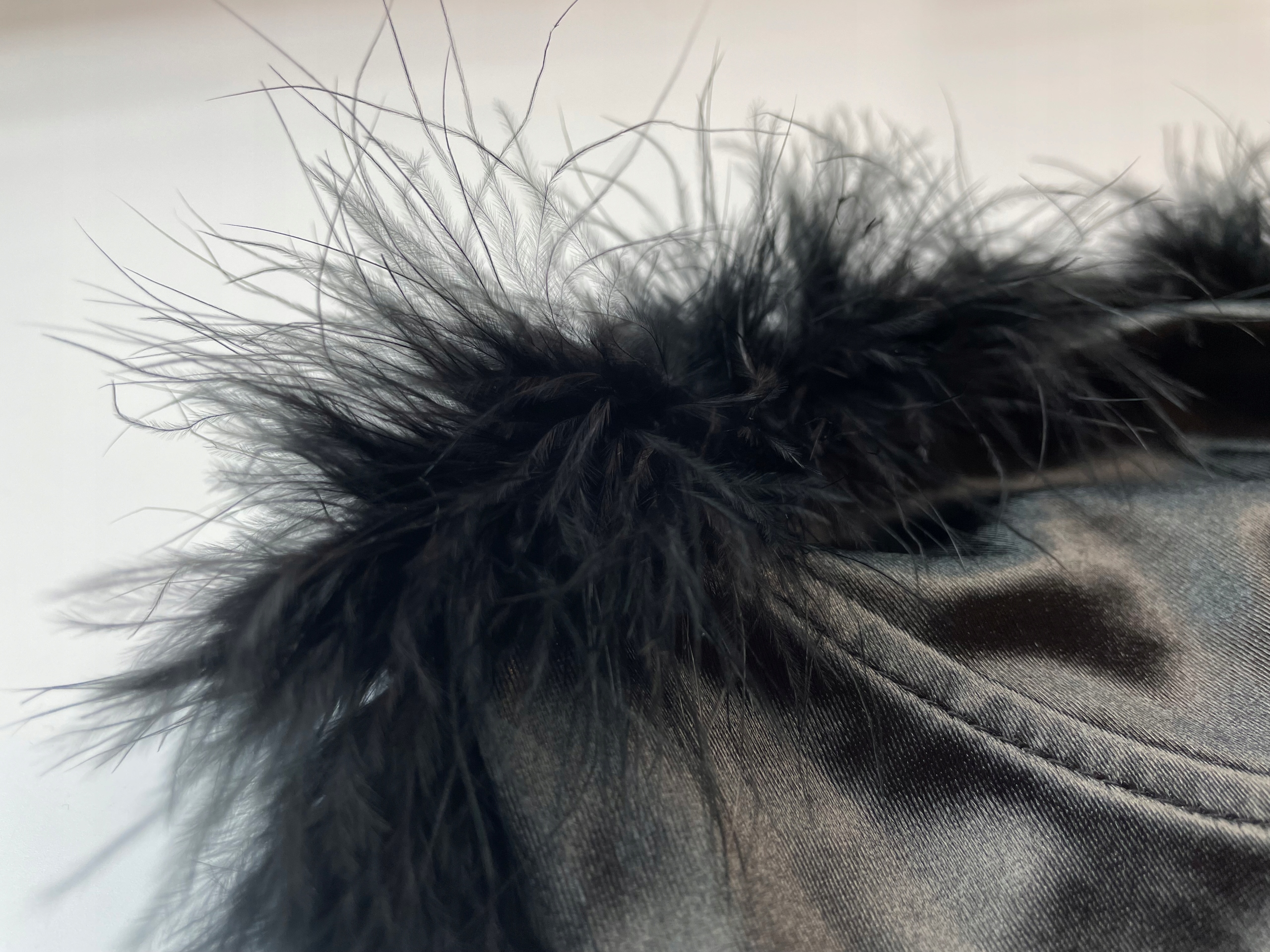 Top damski biustonosz czarny z piórkami r.XL SHEIN Kolor czarny