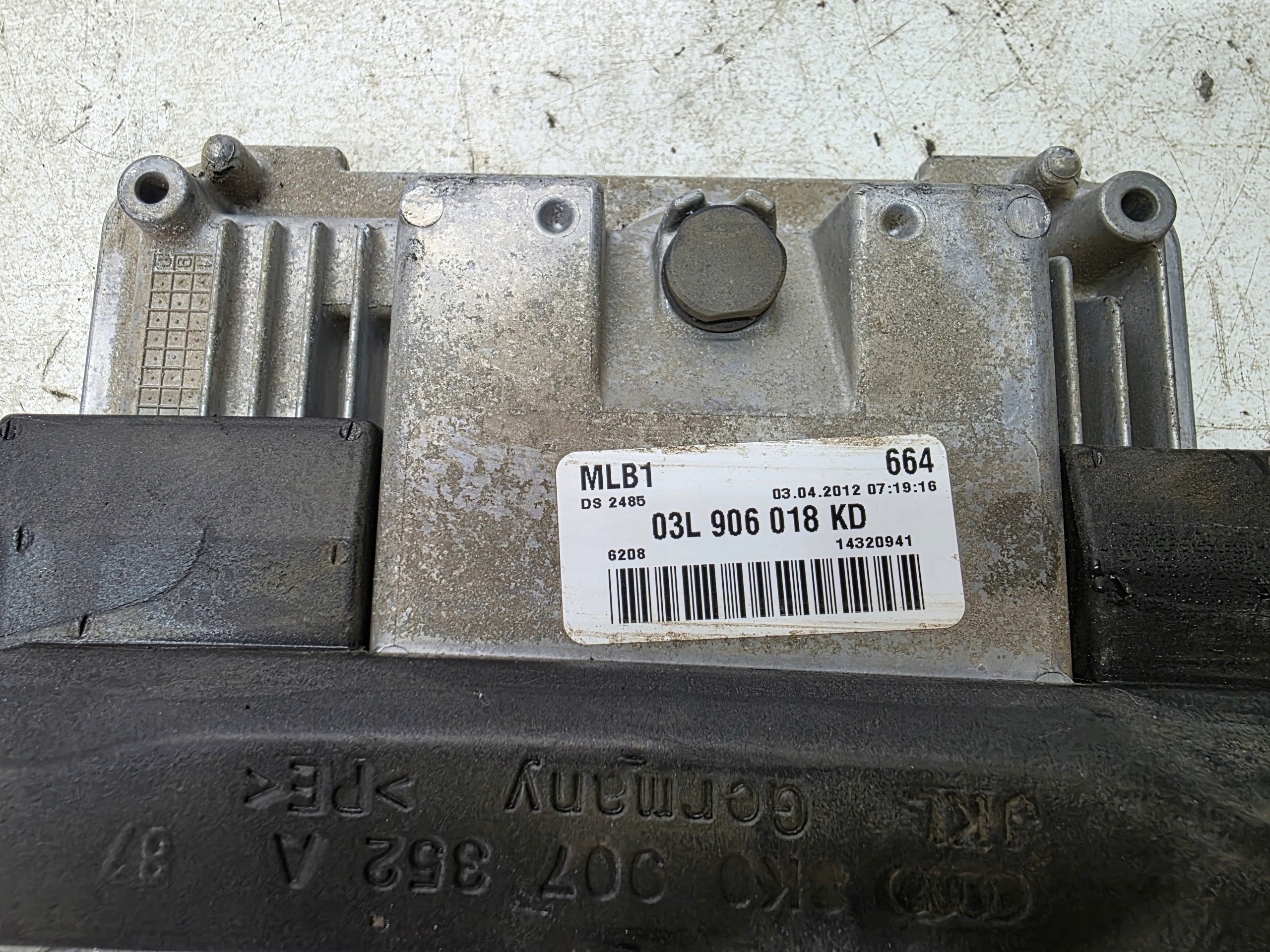 computer control unit of the engine AUDI A4 B8 A5 8T 2.0 TDI 03L906018KD