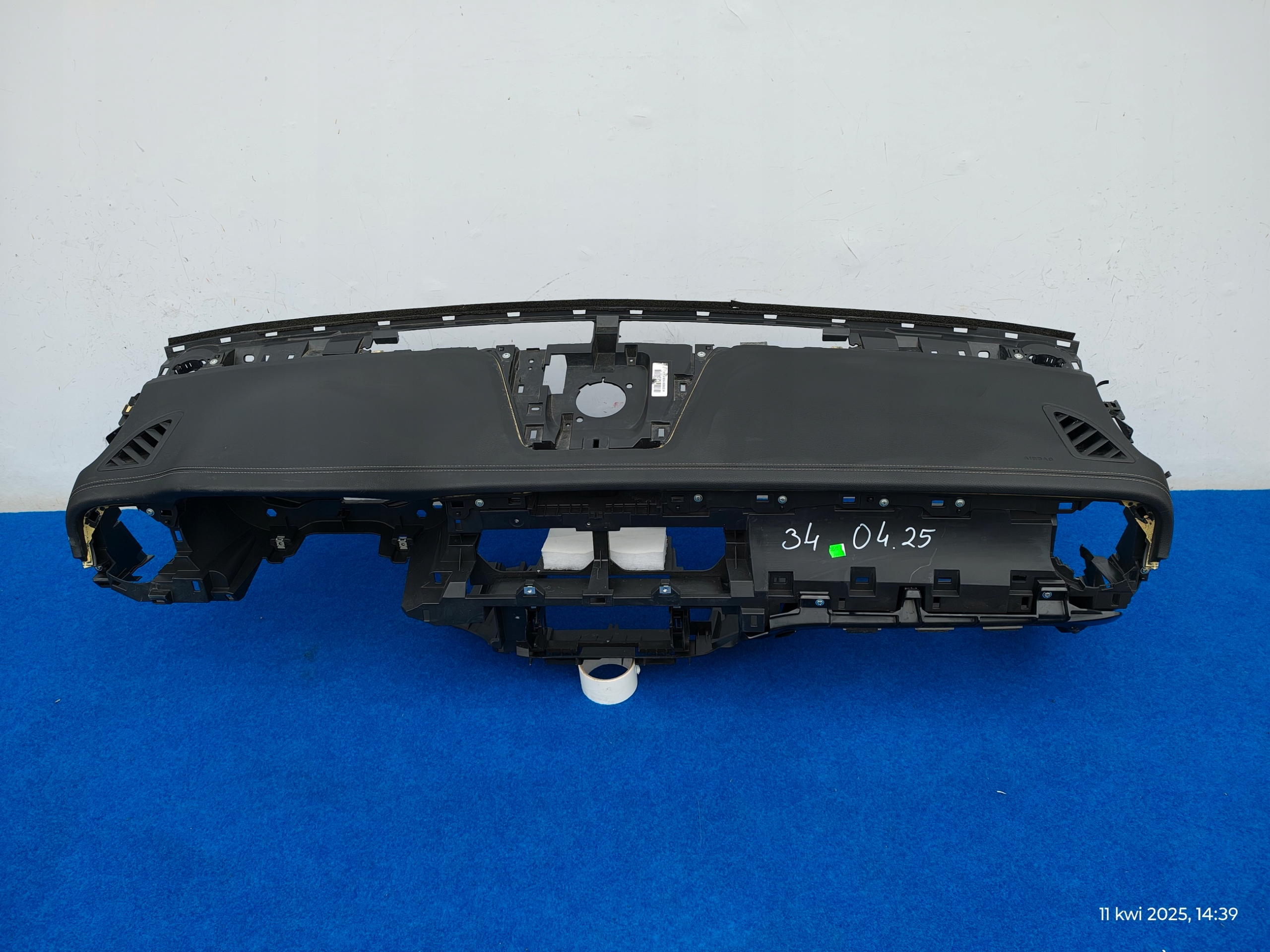 MERCEDES X-KLASA W470 console dashboard instrument panel leather 6810055A1B 340425