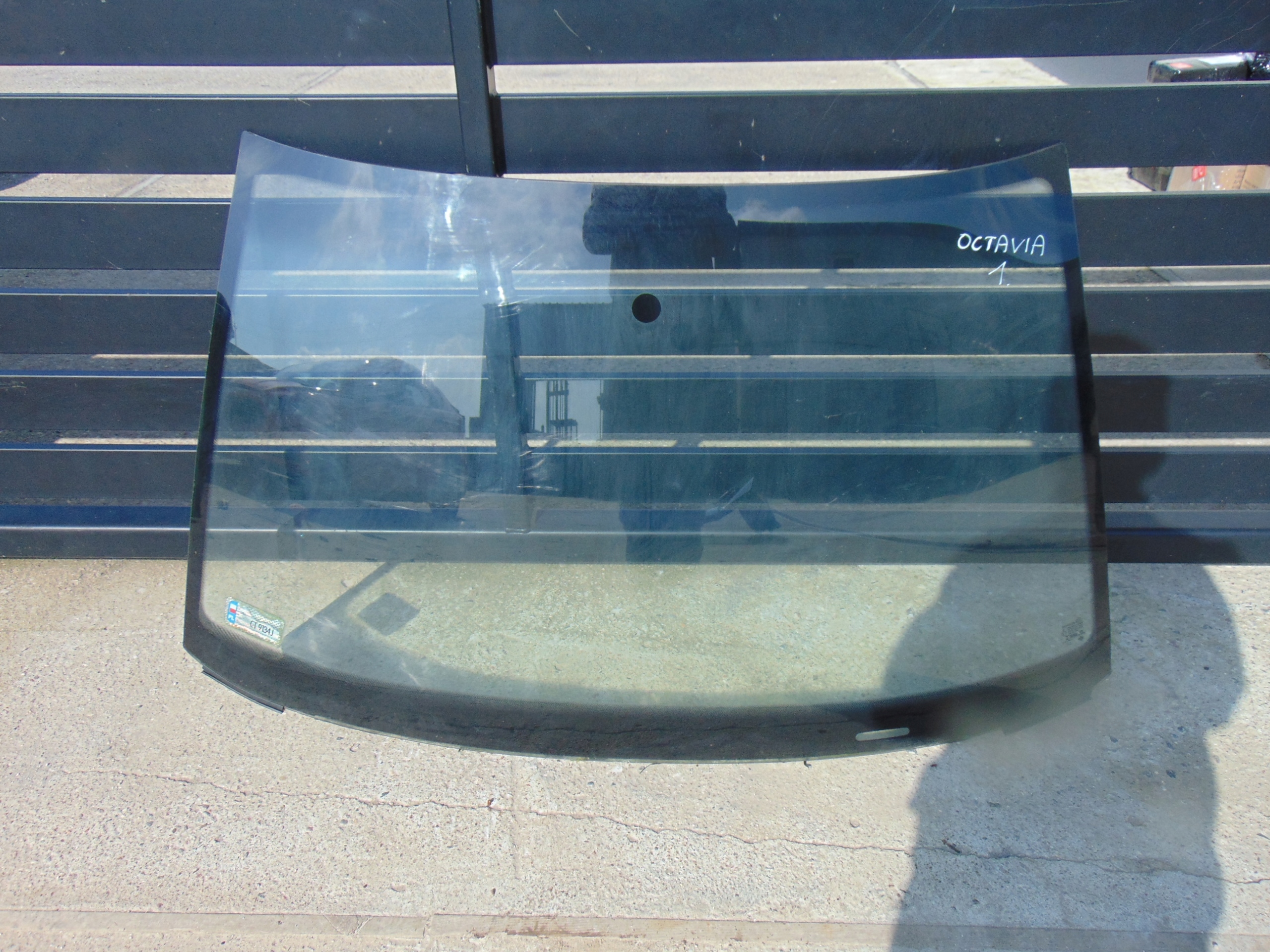 SZYBA PRZEDNIA CZOŁOWA SKODA OCTAVIA I