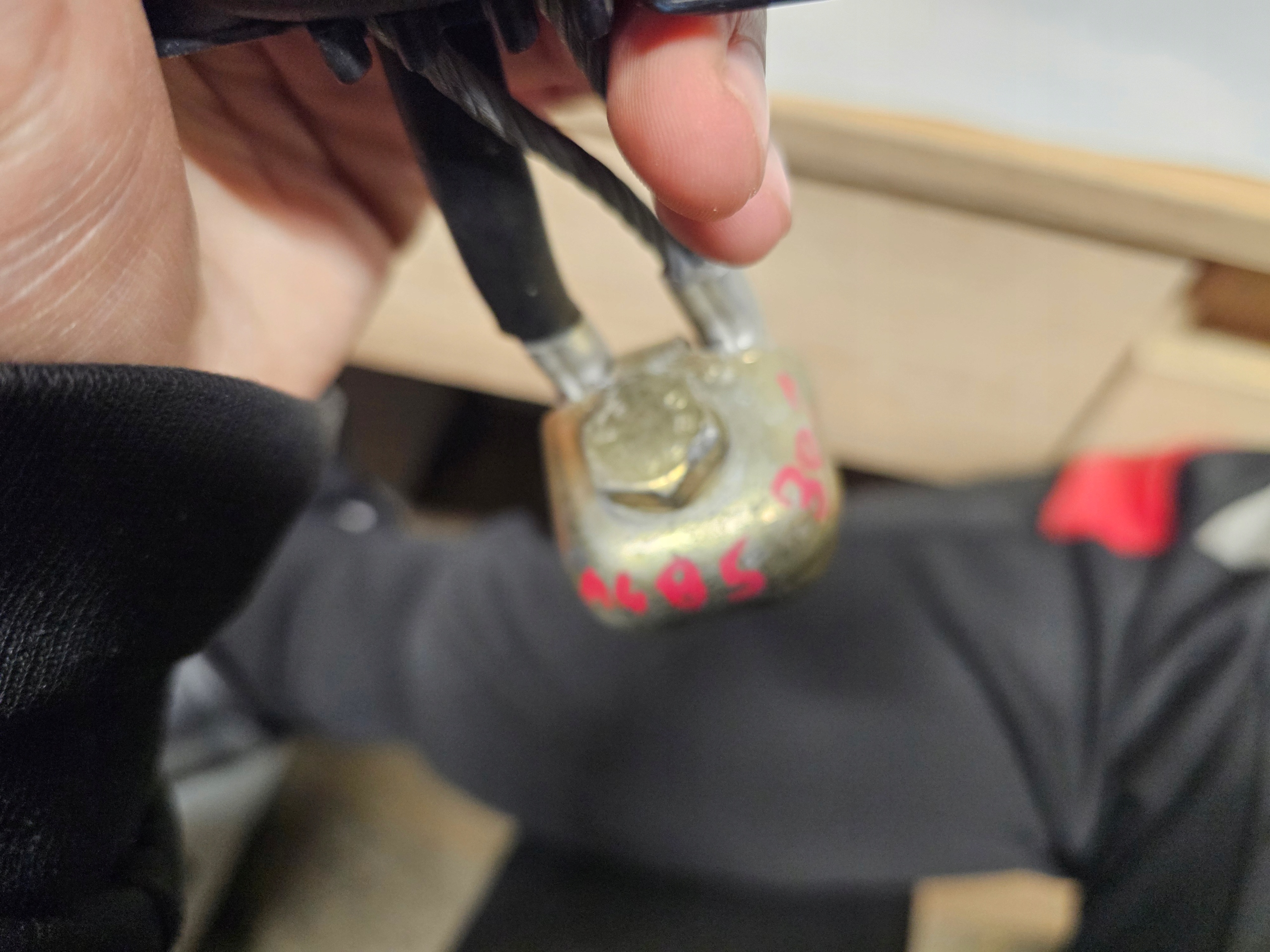 защелка ремня задний Audi A4 B5 8D0857739B