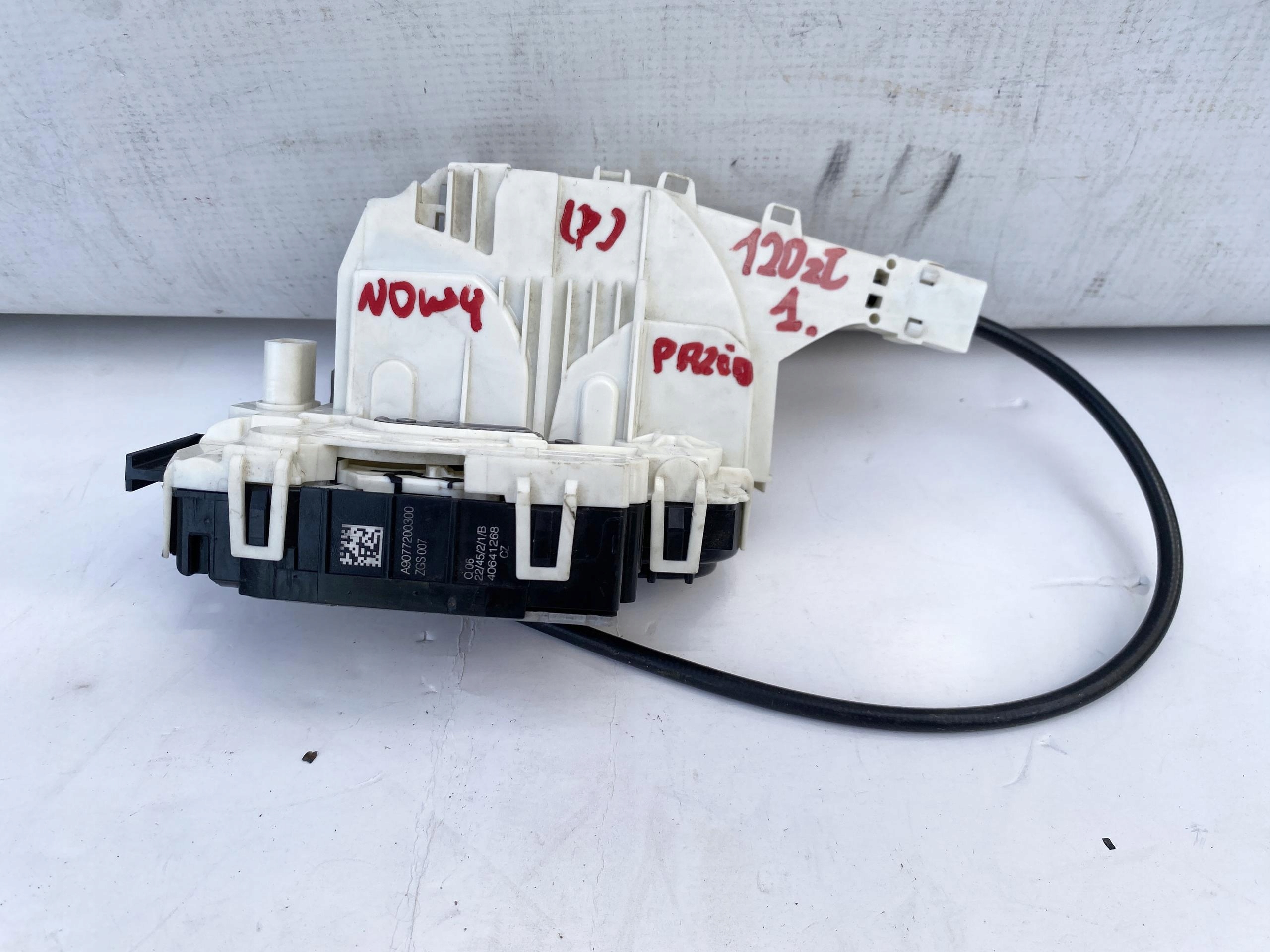 SPRINTER 907 910 17- lock door PRZEDNICH right new original A9077200300