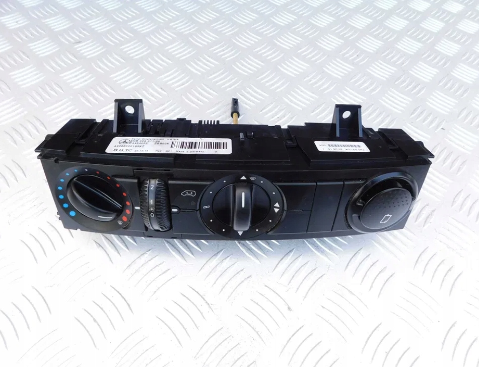 Mercedes Sprinter 906 VW CRAFTER control panel nawiewami Eur A9068300185