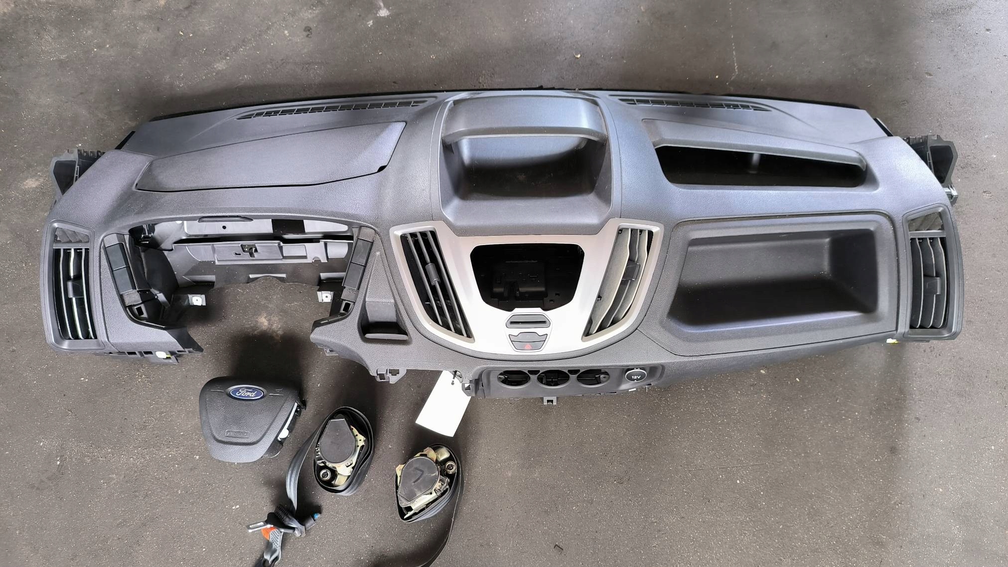dashboard cockpit FORD TRANSIT MK8