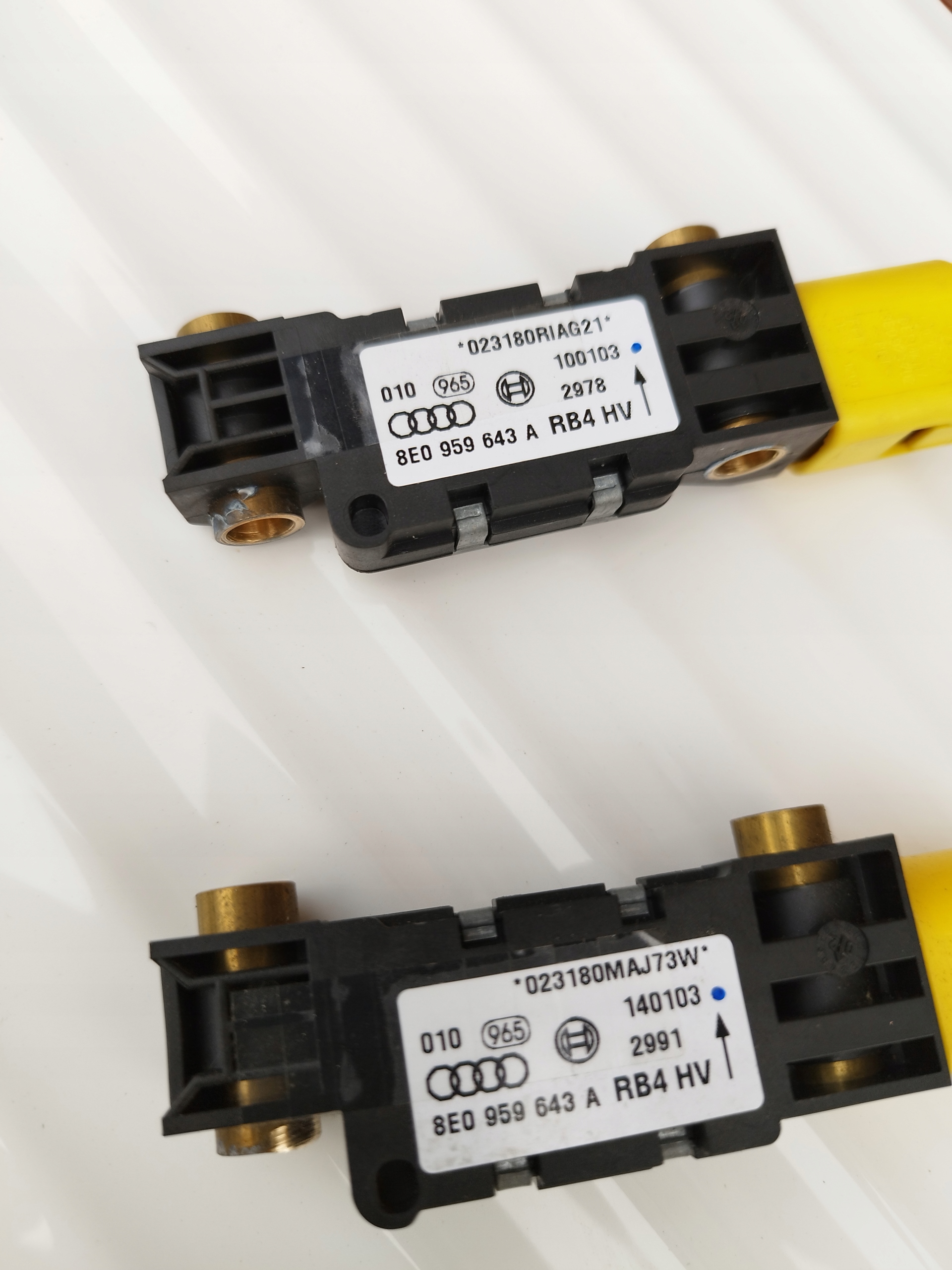 AUDI A4 B6 02 CZUJNIK UDERZENIA 8E0959643A kostka Jakość części (zgodnie z GVO) O - oryginał z logo producenta pojazdu (OE)