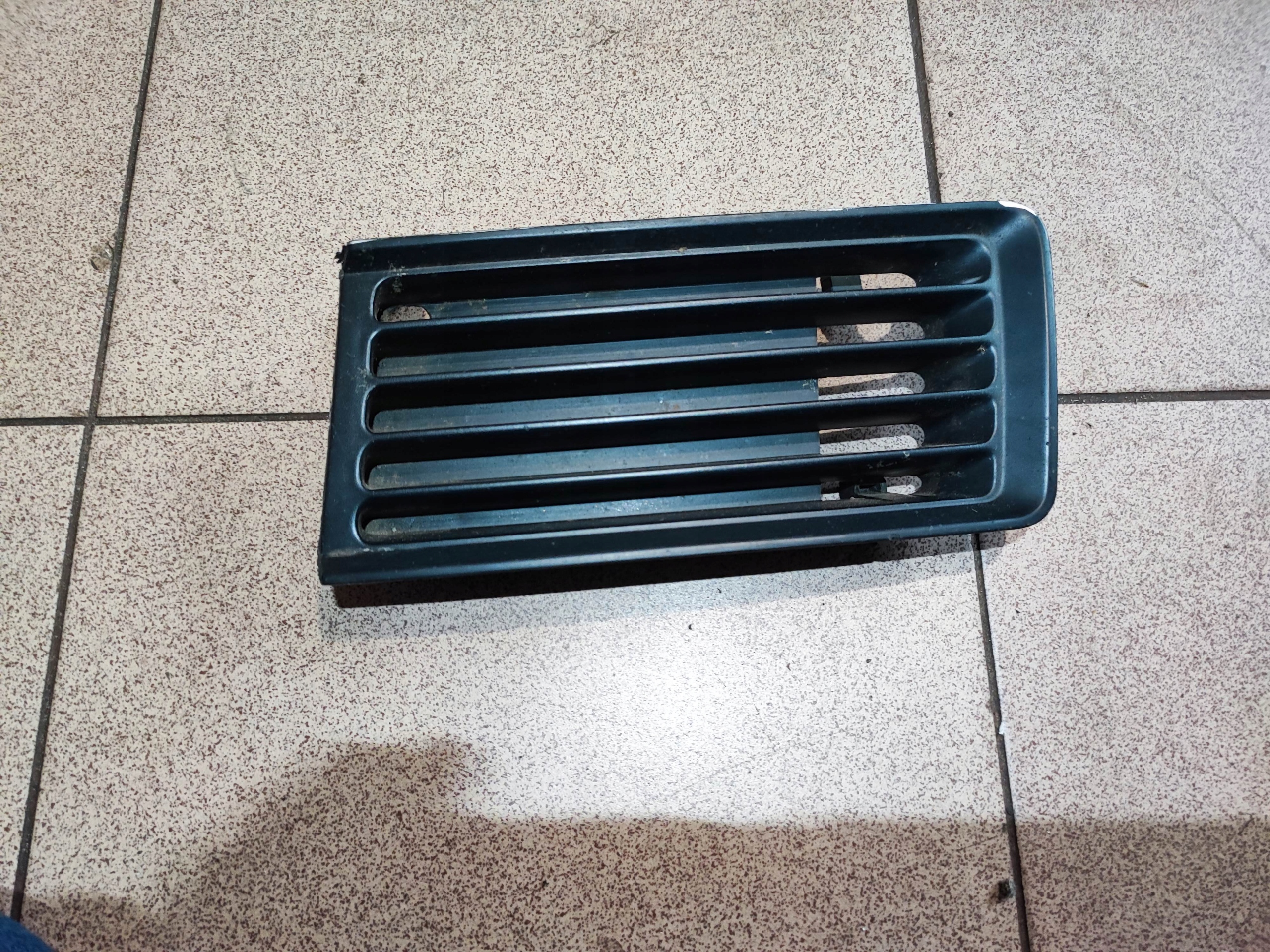 4B3907681 - Решетка бампера левая передняя AUDI A6 S6 C5 4.2 V8