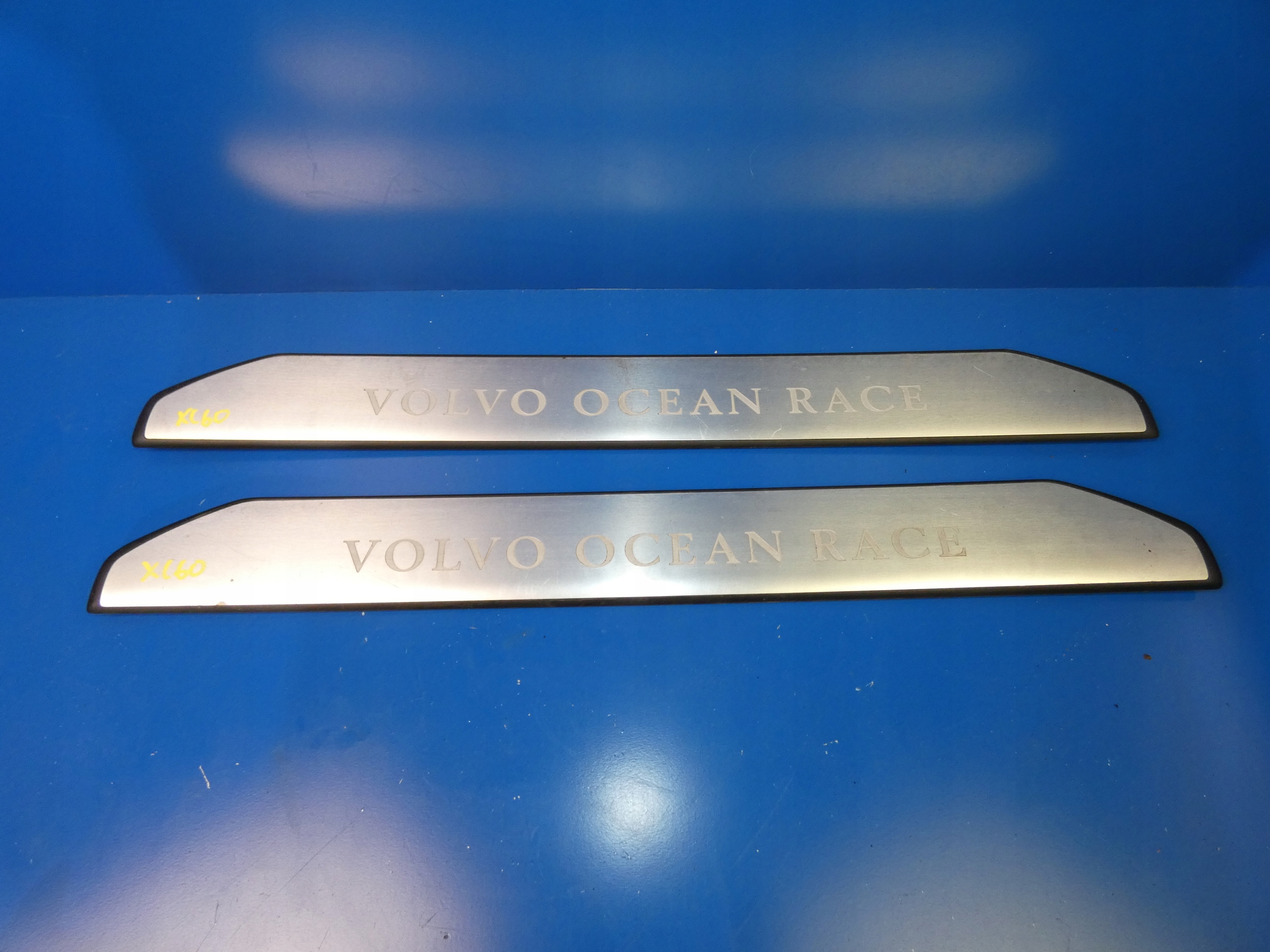 VOLVO XC60 and cap of the threshold left front OCEAN RACE