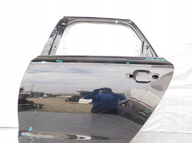AUDI A6 KOMBI 11- door left rear. rear part