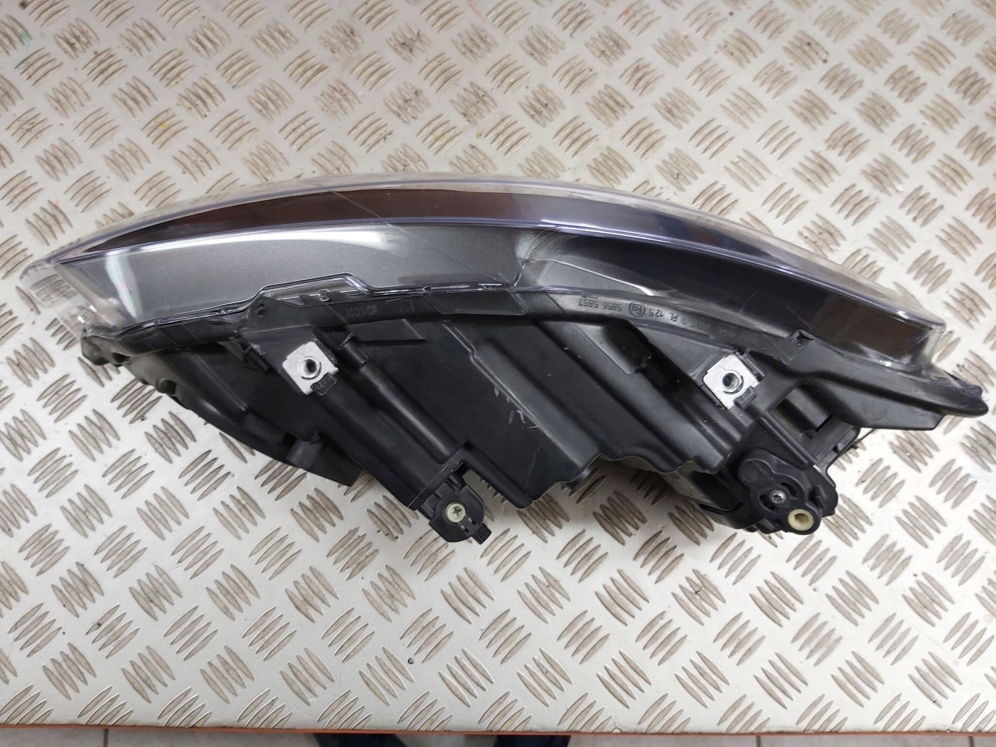 light front right VW POLO 6R0 VALEO 09R->