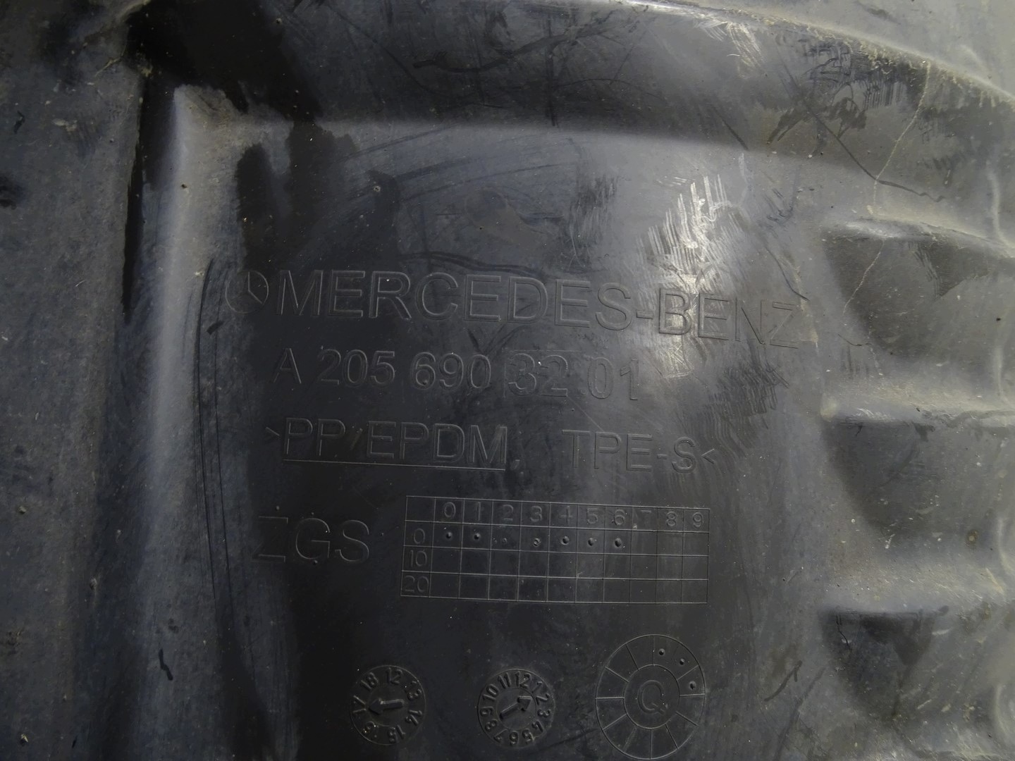 mudguard right front right front MERCEDES C W205 A2056903201