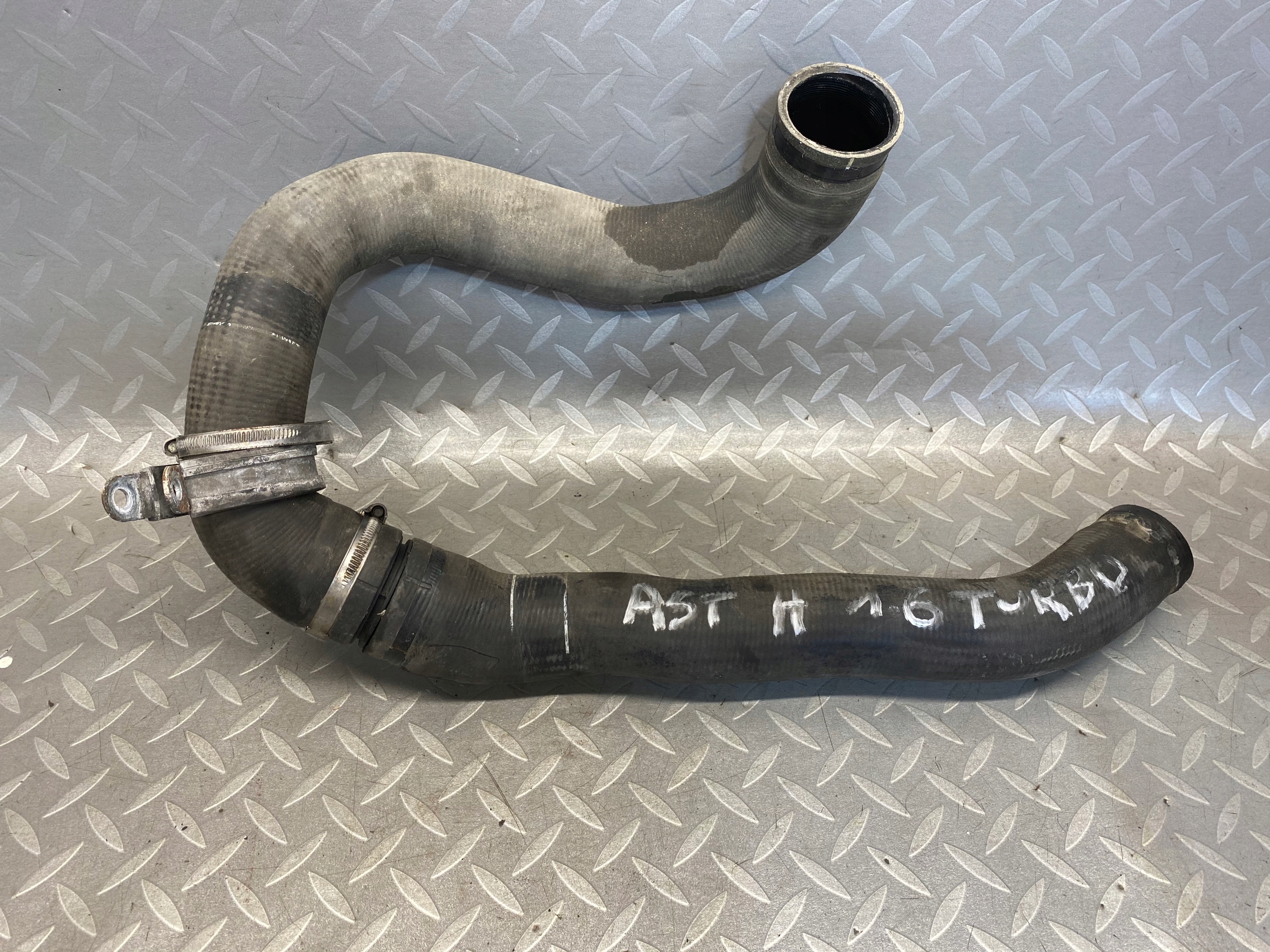 13231618 - ТРУБОПРОВОД ШЛАНГ ТРУБА ИНТЕРКУЛЕРА ASTRA H 1.6 TURBO