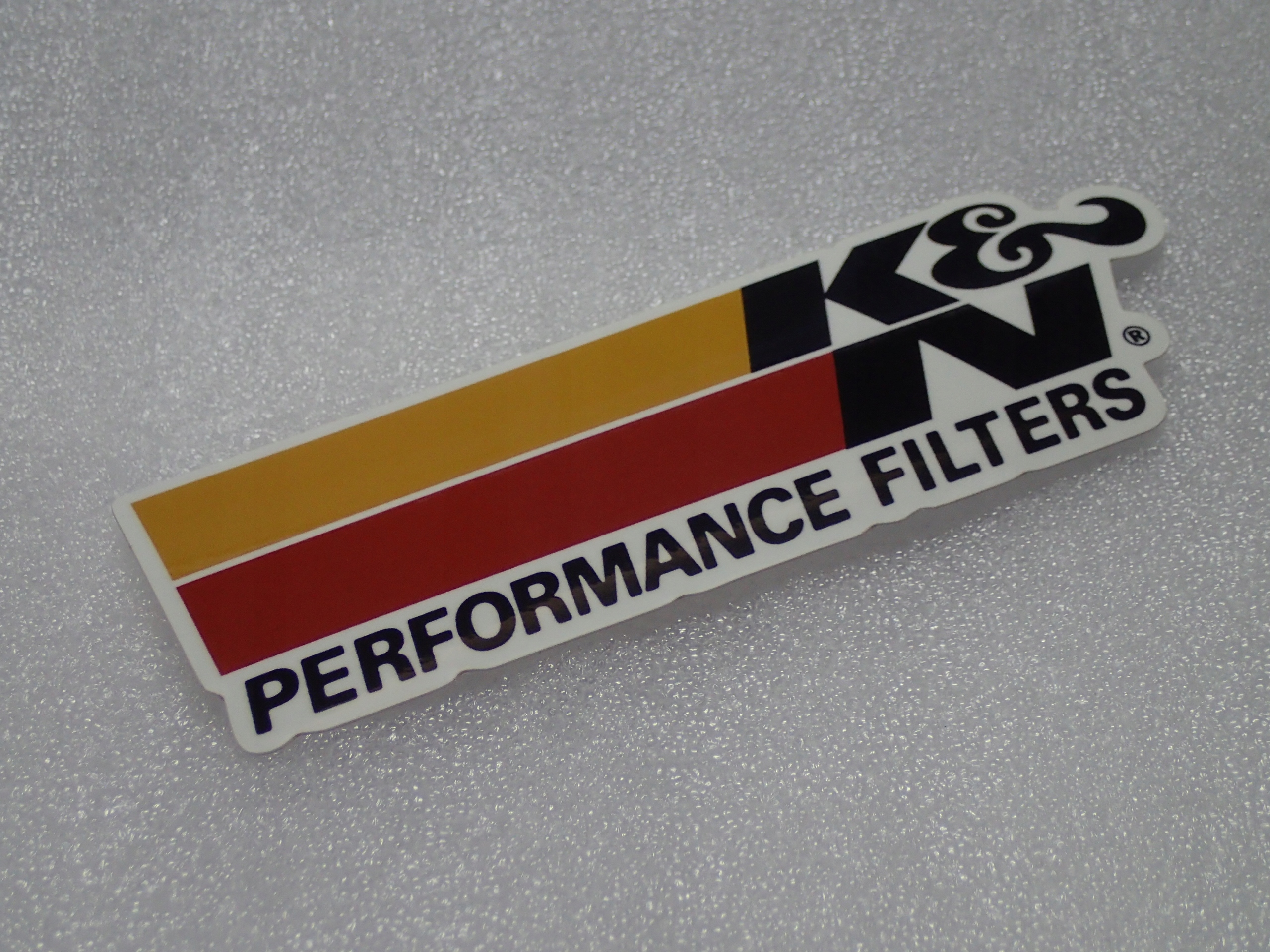 K&N KN PERFORMANCE FILTERS NAKLEJKA STICKER 13,7 x 4,6 cm Długość 13.7 cm