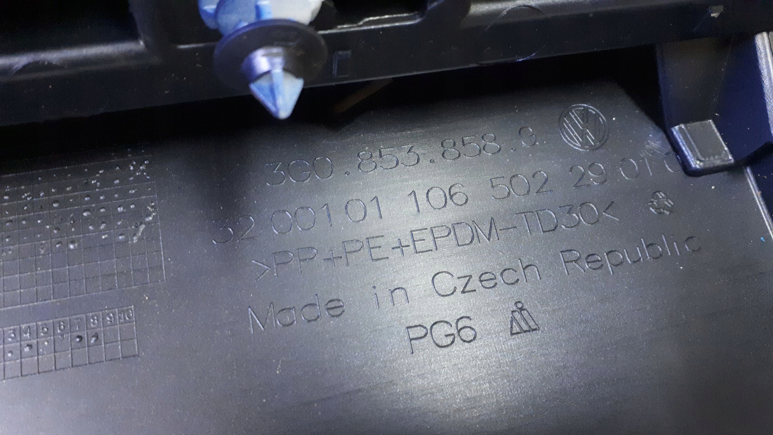 PRÓG LISTWA NAKŁADKA PRAWA VW PASSAT B8 R-LINE 14- Numer katalogowy części 3G0853858G