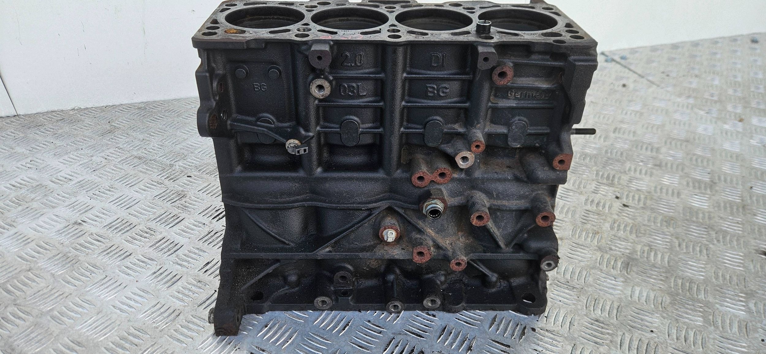VW PASSAT B7 3AA 2.0 TDI CFF Blok motore nominalny 03L021BG