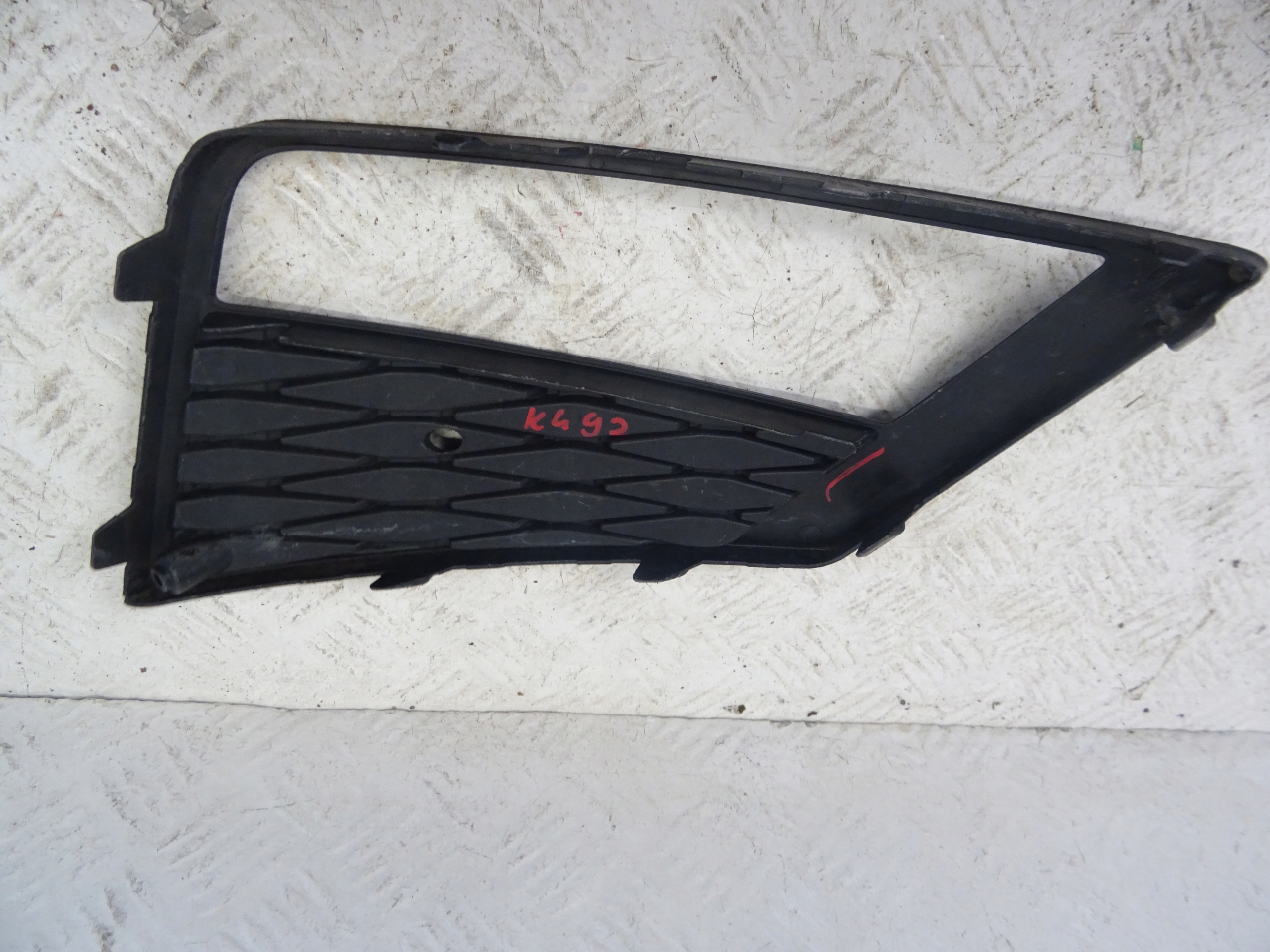 mřížka nárazníku přední předek levá SEAT ATECA 575853665A