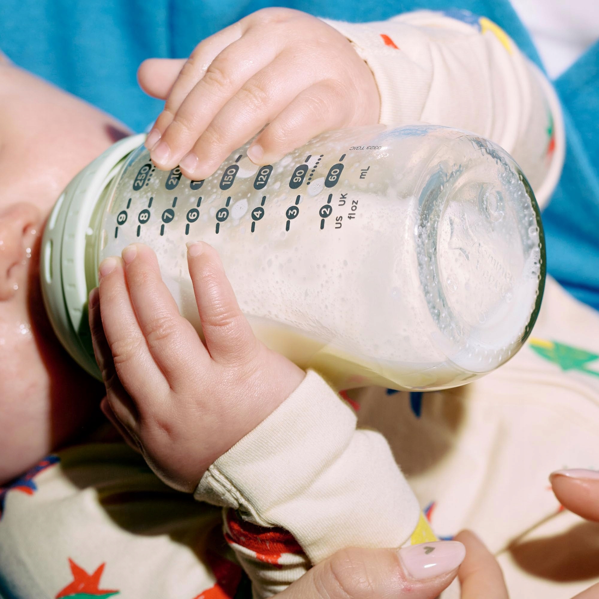 TOMMEE TIPPEE Butelka Szklana Antykolkowa 250ml Smoczek Naturalny — miniatura 3