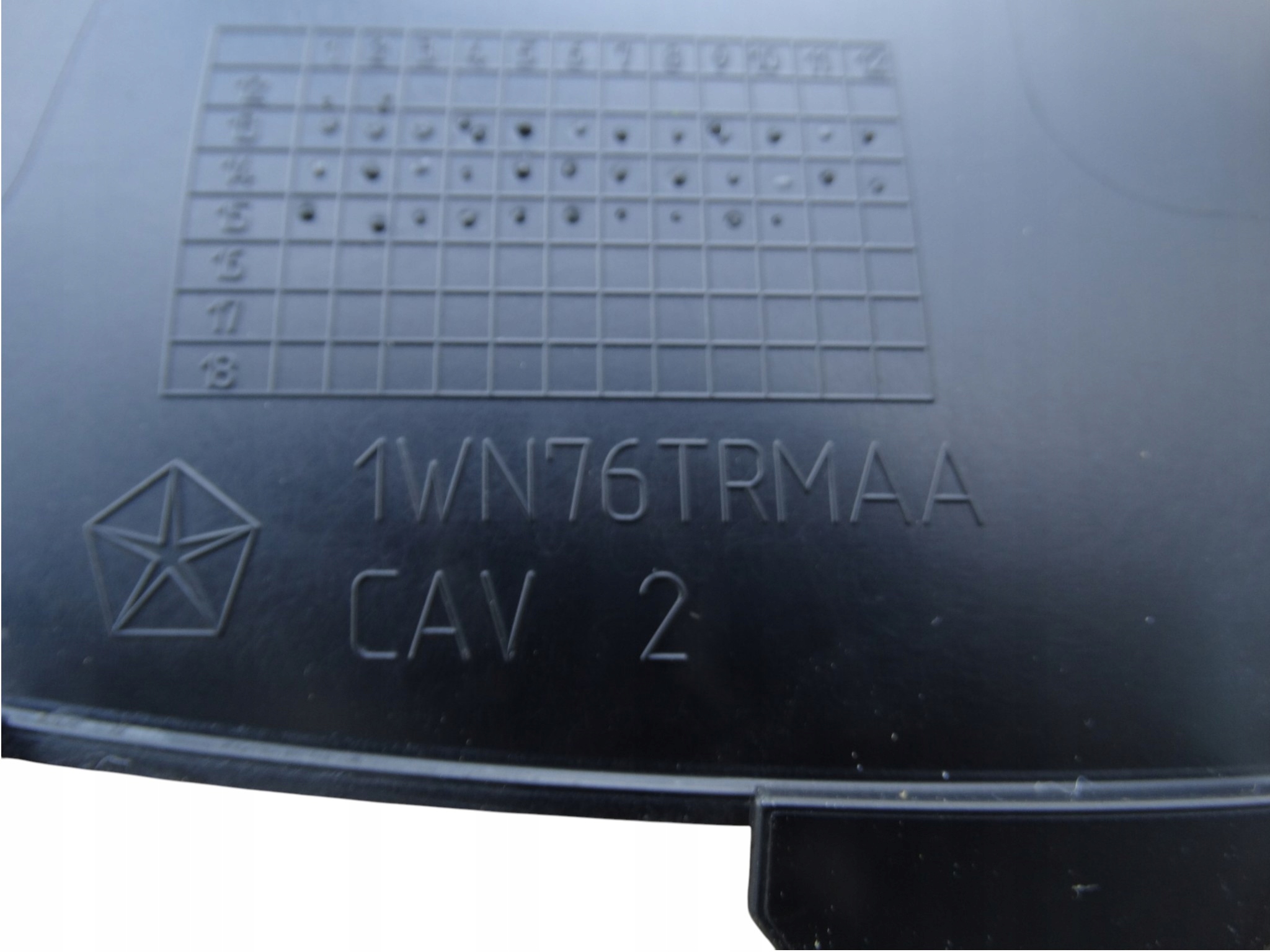 spoiler covering bonnet boot right JEEP CHEROKEE V KL 1WN76TRMAA
