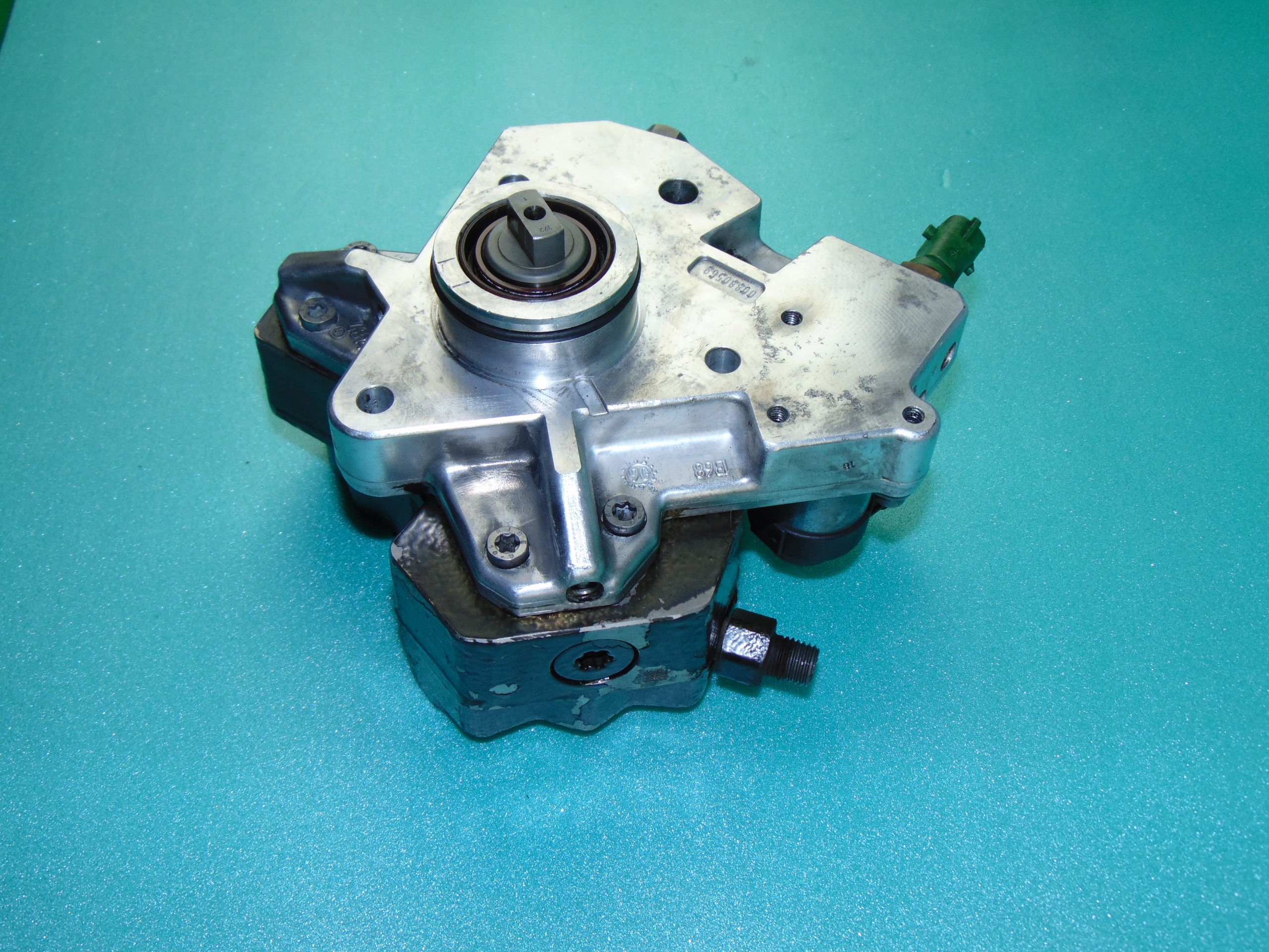 injection pump Volvo 2,4 D5 0445010111