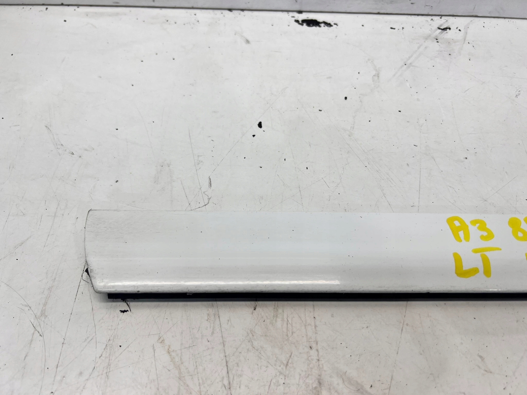 moulding lower door left rear part AUDI A3 8P 8P4 LY9C SPORTBACK