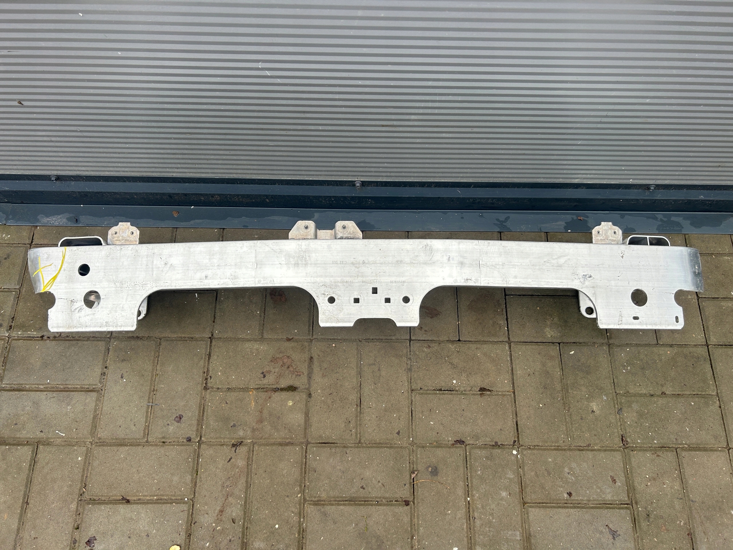 Opel Mokka B Peugeot 2008 Citroen C4 sider front below bumper
