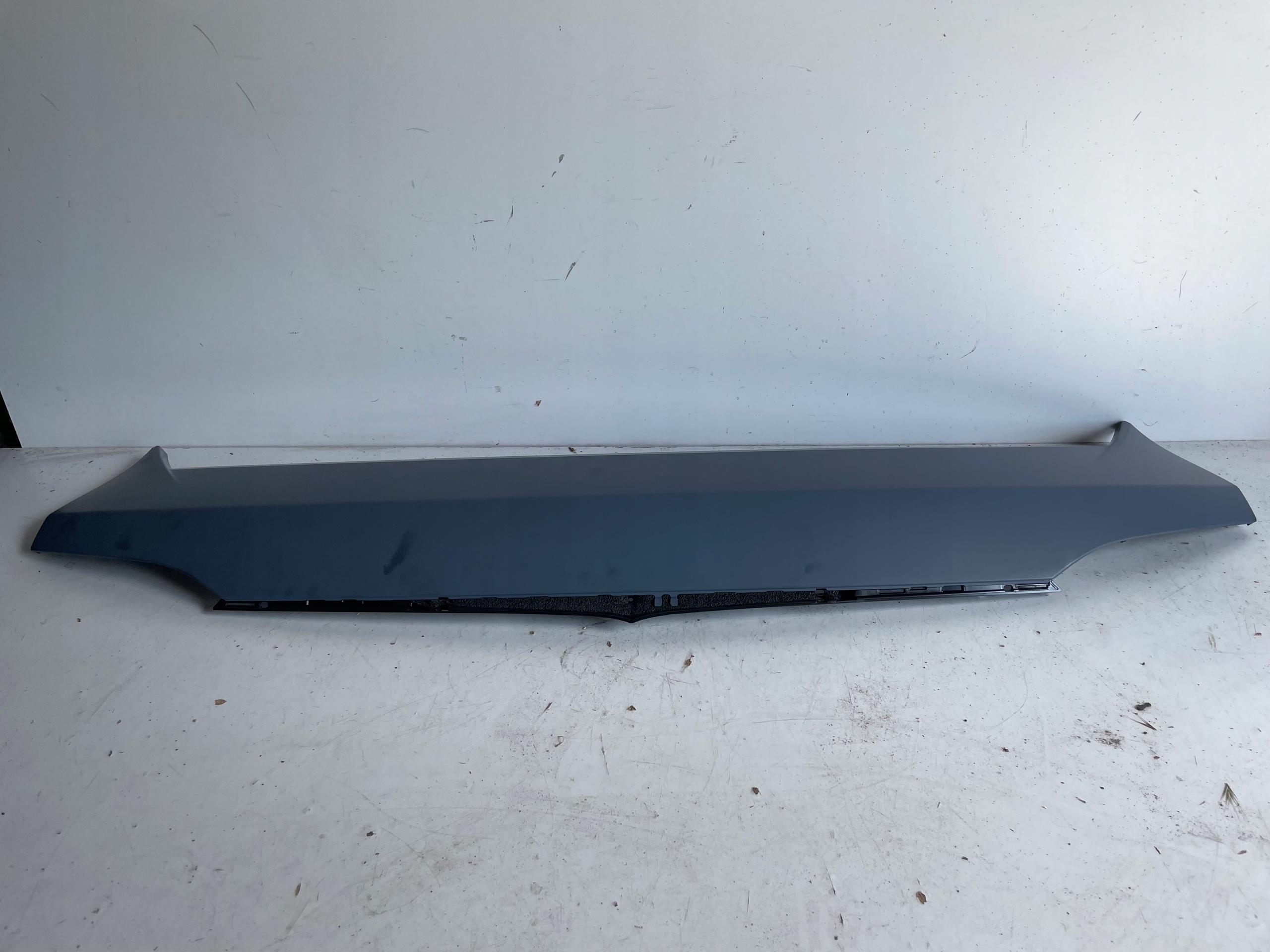 Maserati Levante blenda klapy tył 670042733