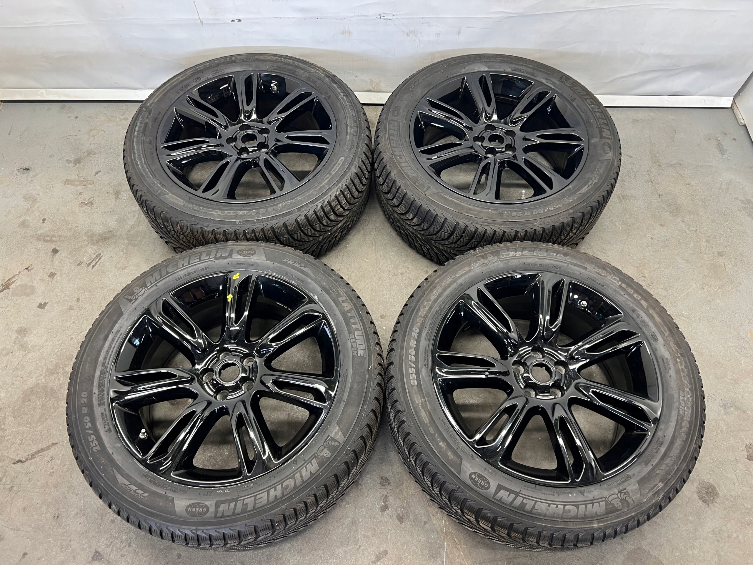 RANGE ROVER VELAR L560 wheels discs 20'' tyres winter 255/50/20 J8A2-1007-FA