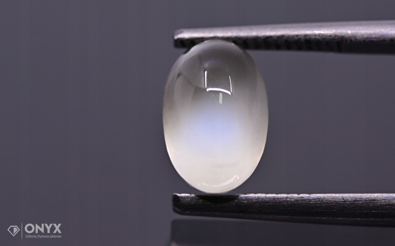 Měsíční kámen kabošon ovál 9x6 mm