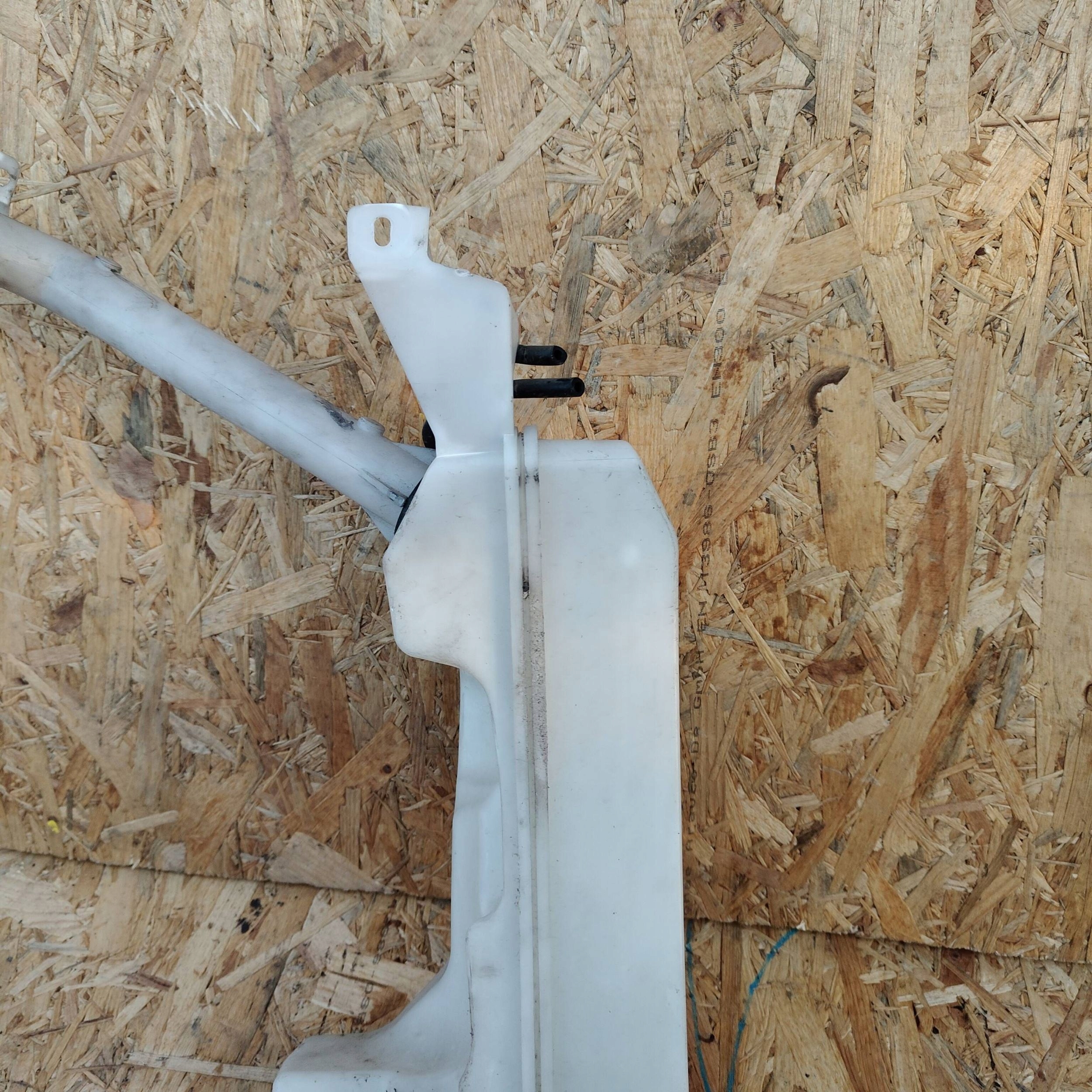 washer fluid tank Renault Clio IV 289107623R