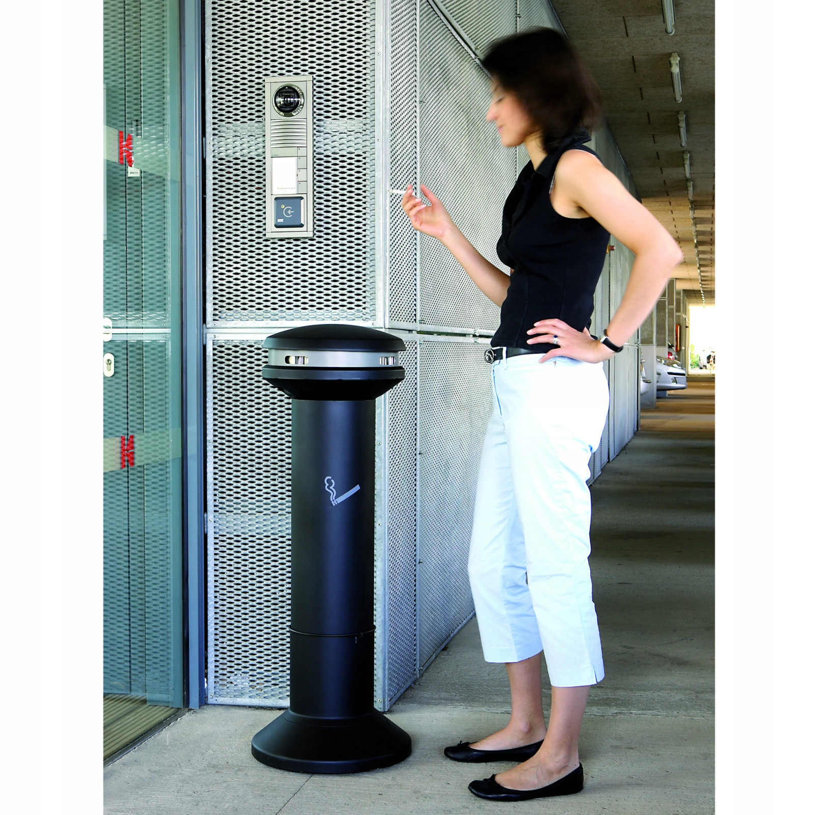 Levně Popelník Černý S Nádobou Na Odpadky