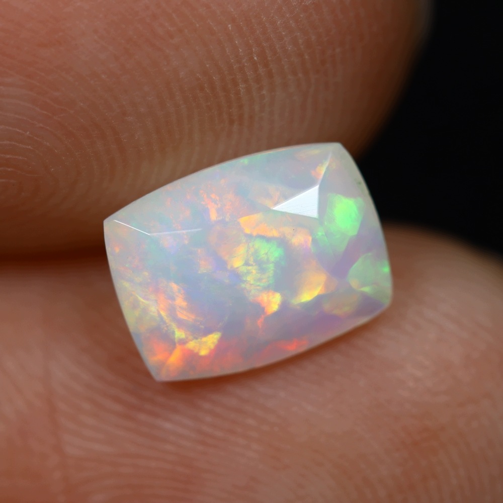 Přírodní opál 1.03 ct Cushion Etiopie certifikát Wbd