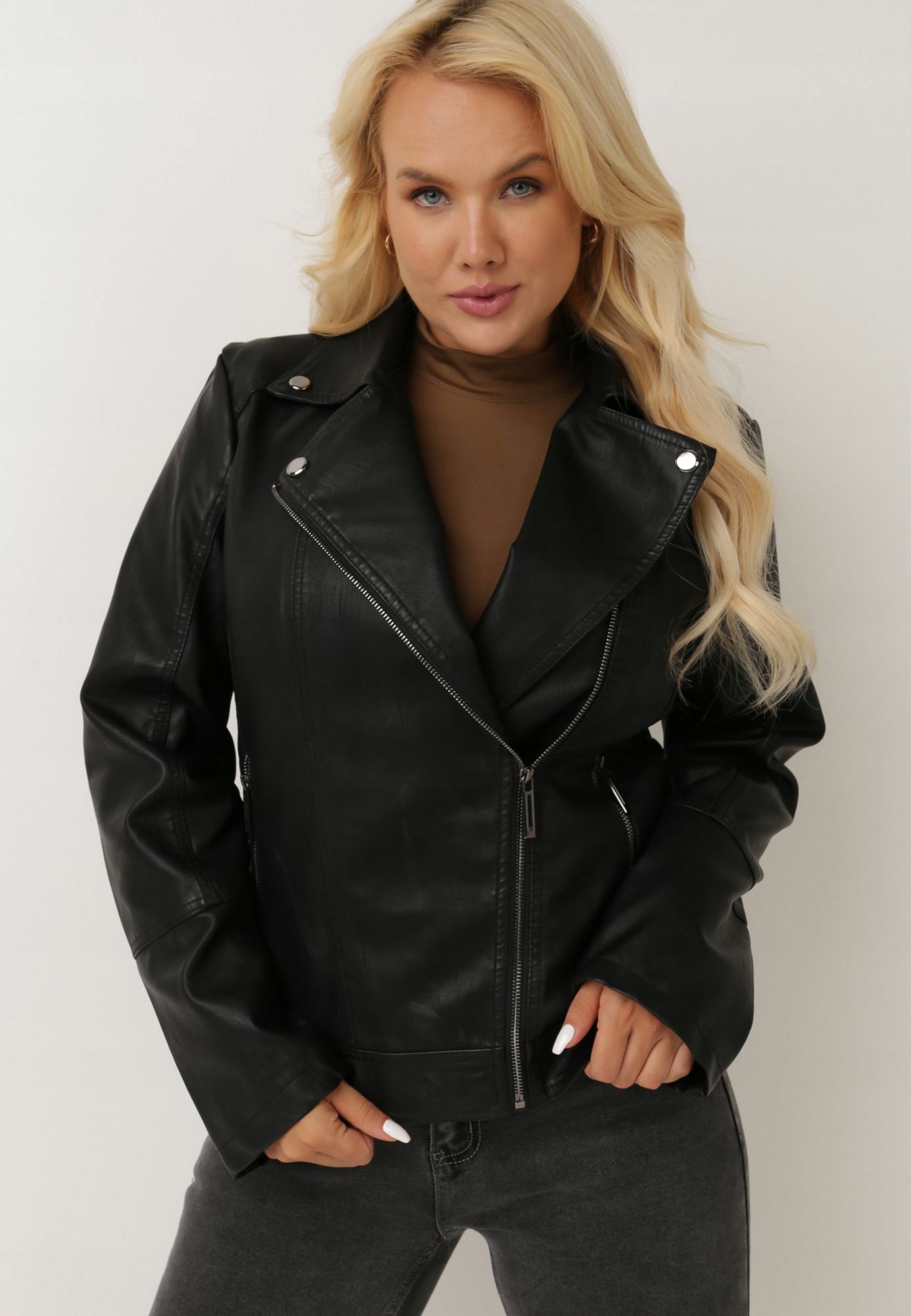 

Born2Be Czarna Kurtka damska 4XL Ramoneski Wiosna