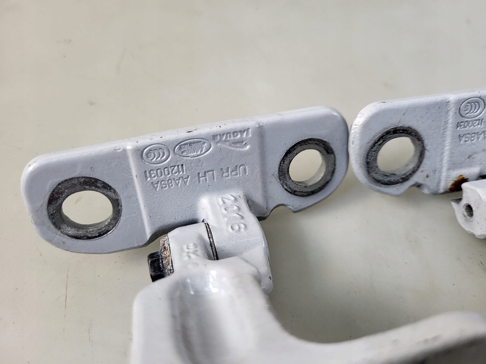 hinges door left front left front LRC JAGUAR XF II X260 sedan
