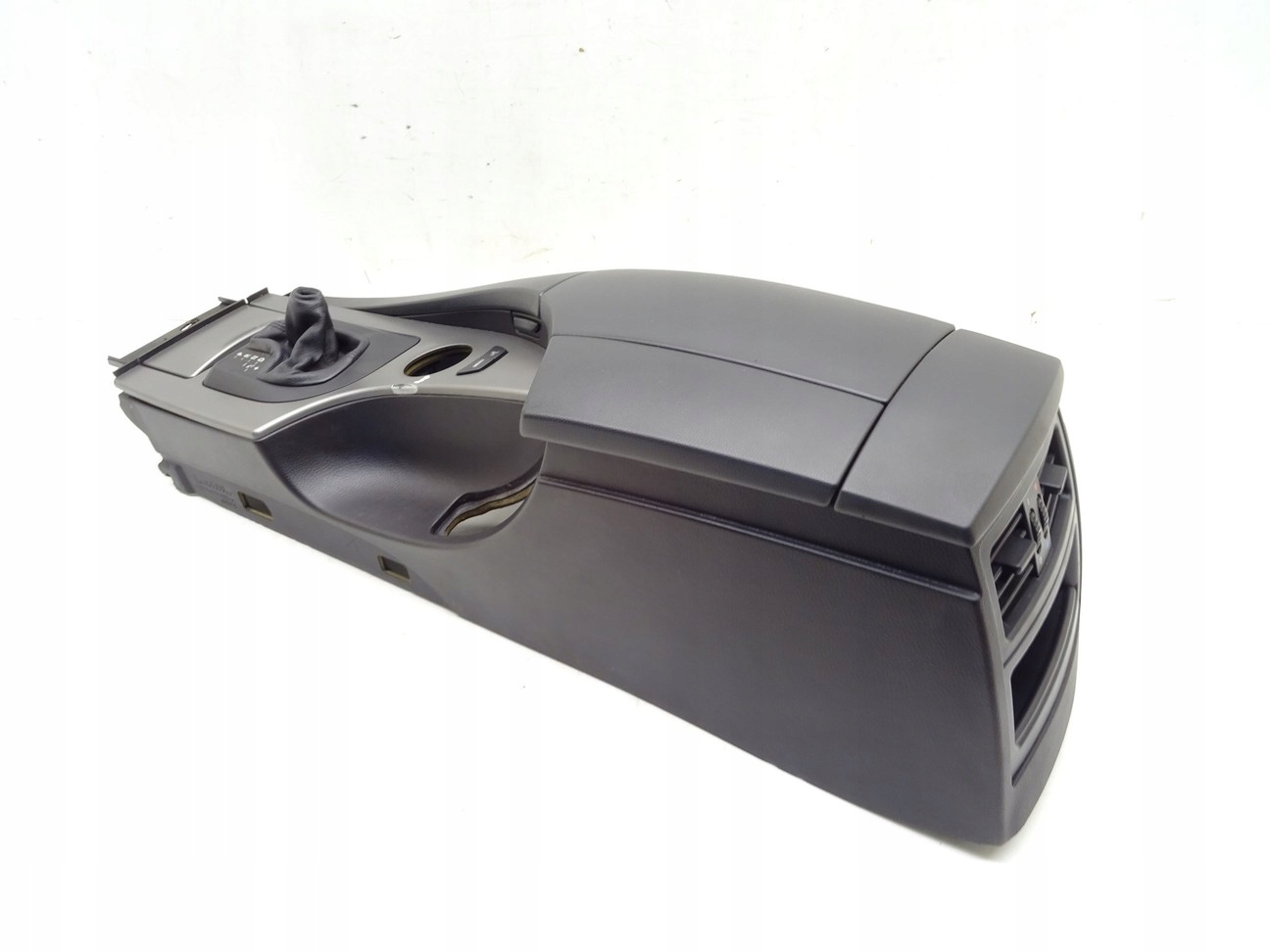 Центральний тунель BMW 5 E60 седан 4D 01-10