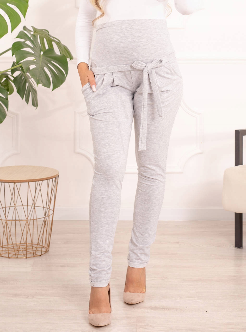 SPODNIE CIĄŻOWE DRESOWE Z PANELEM KOKARDKA L Model Spodnie Lena