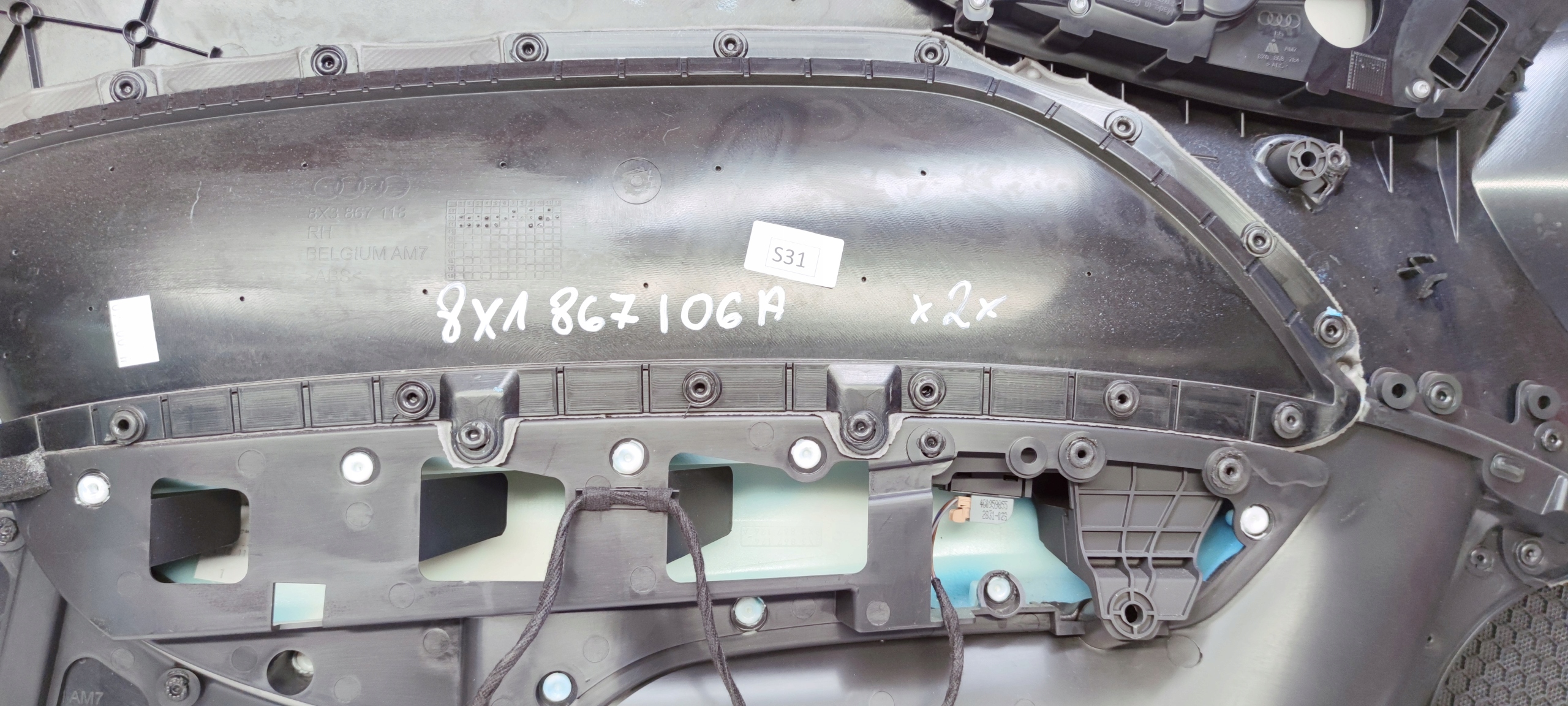 дверные карты правый передний Audi A1 8X1867106A *2