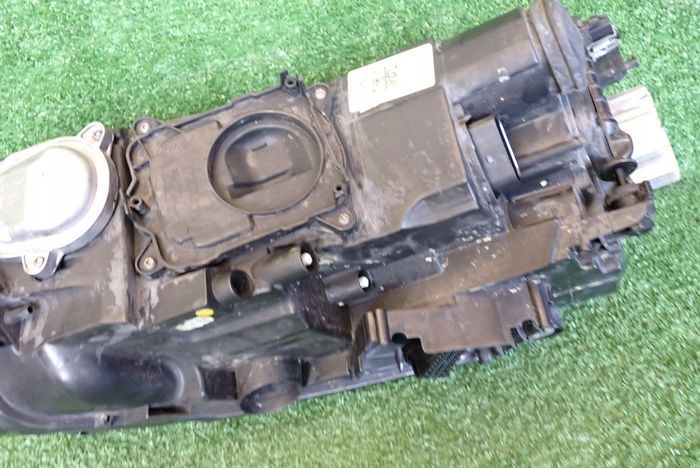 VW GOLF SPORTSVAN LIFT 17- reflektor right light right