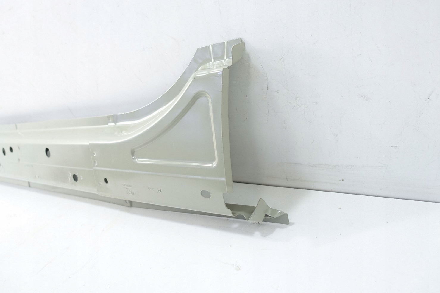 threshold side left VW TIGUAN II LIFT 5NL809377B