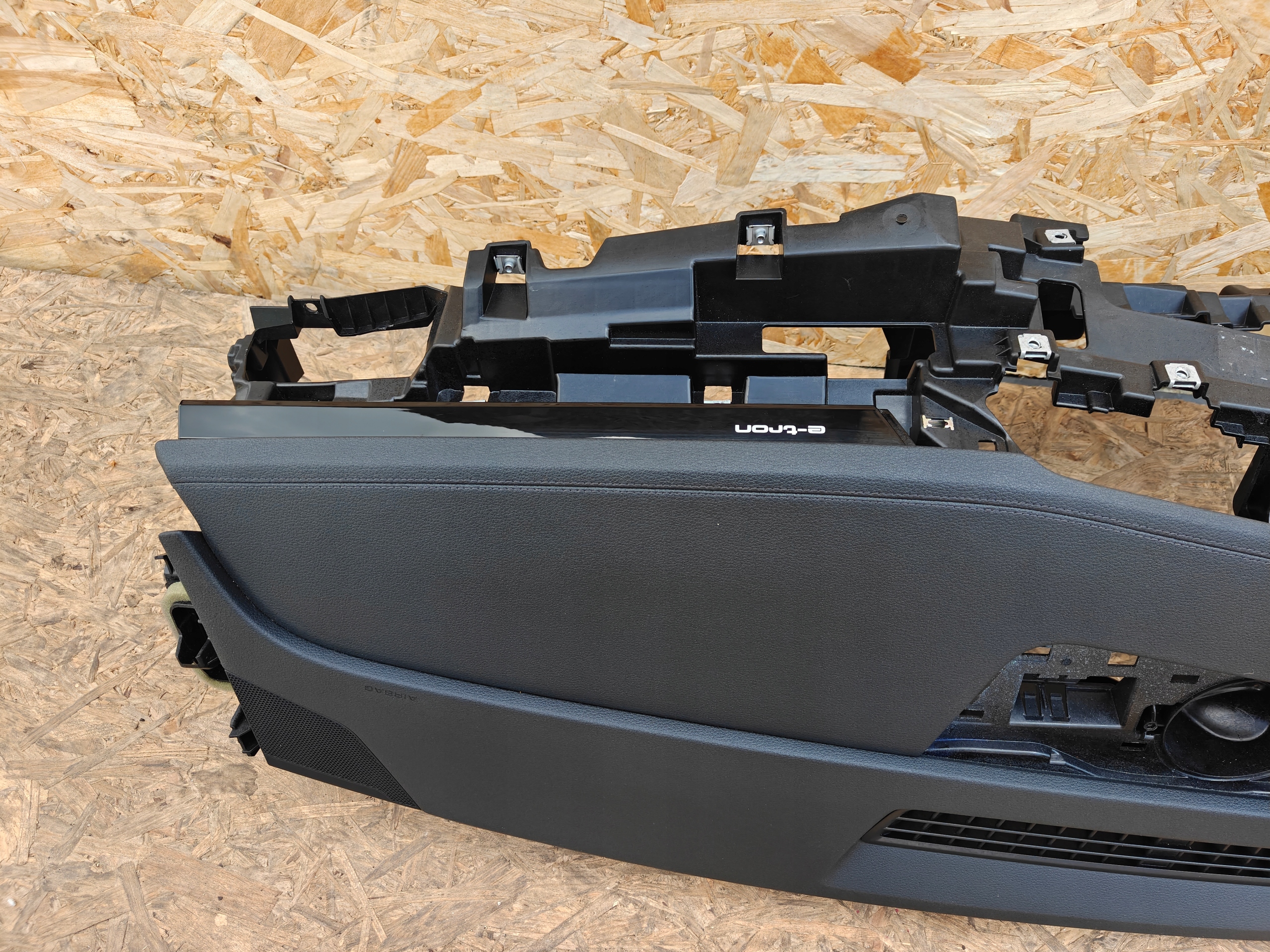 console dashboard airbag tension belts AUDI Q8 ETRON E-TRON 4KE
