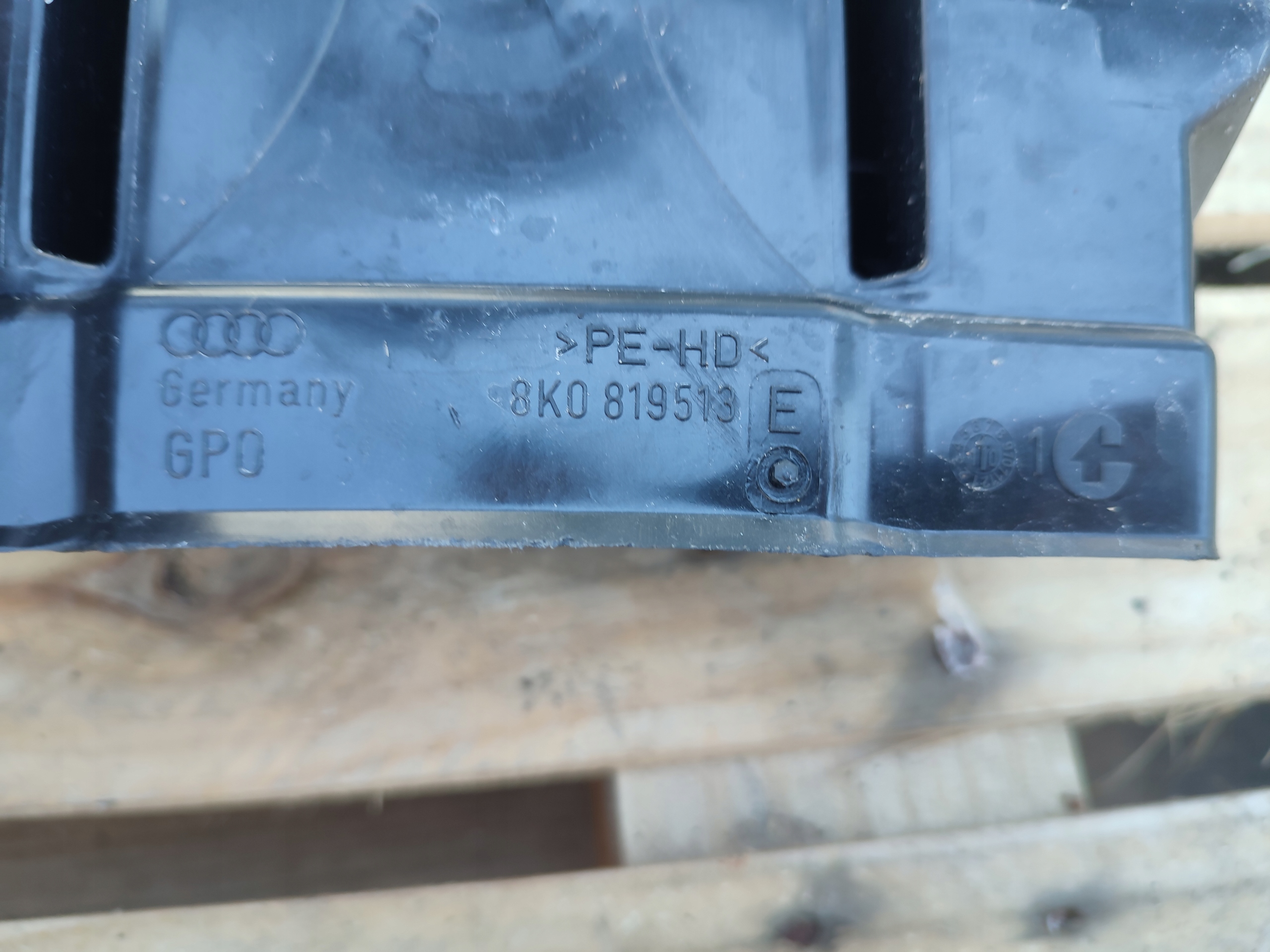 drain air AUDI A4 B8 A5 8T 8K0819513