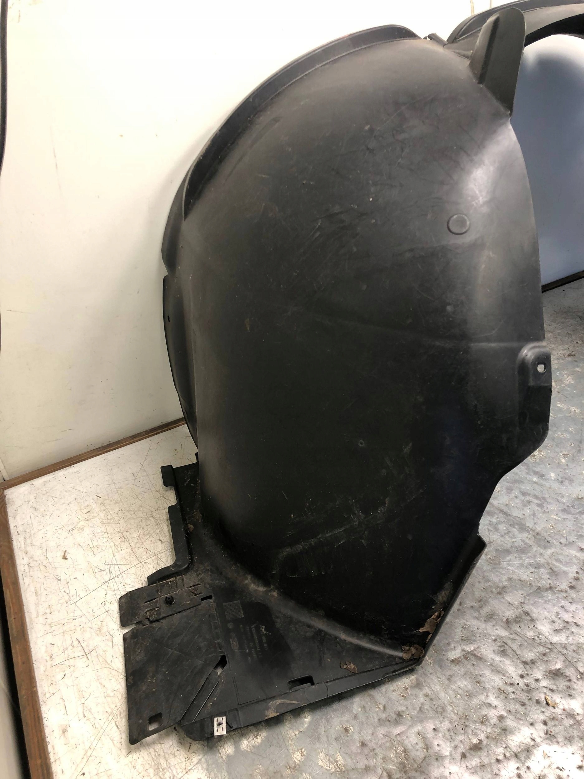 podblatník levý předek VW ID BUZZ 1T3805911