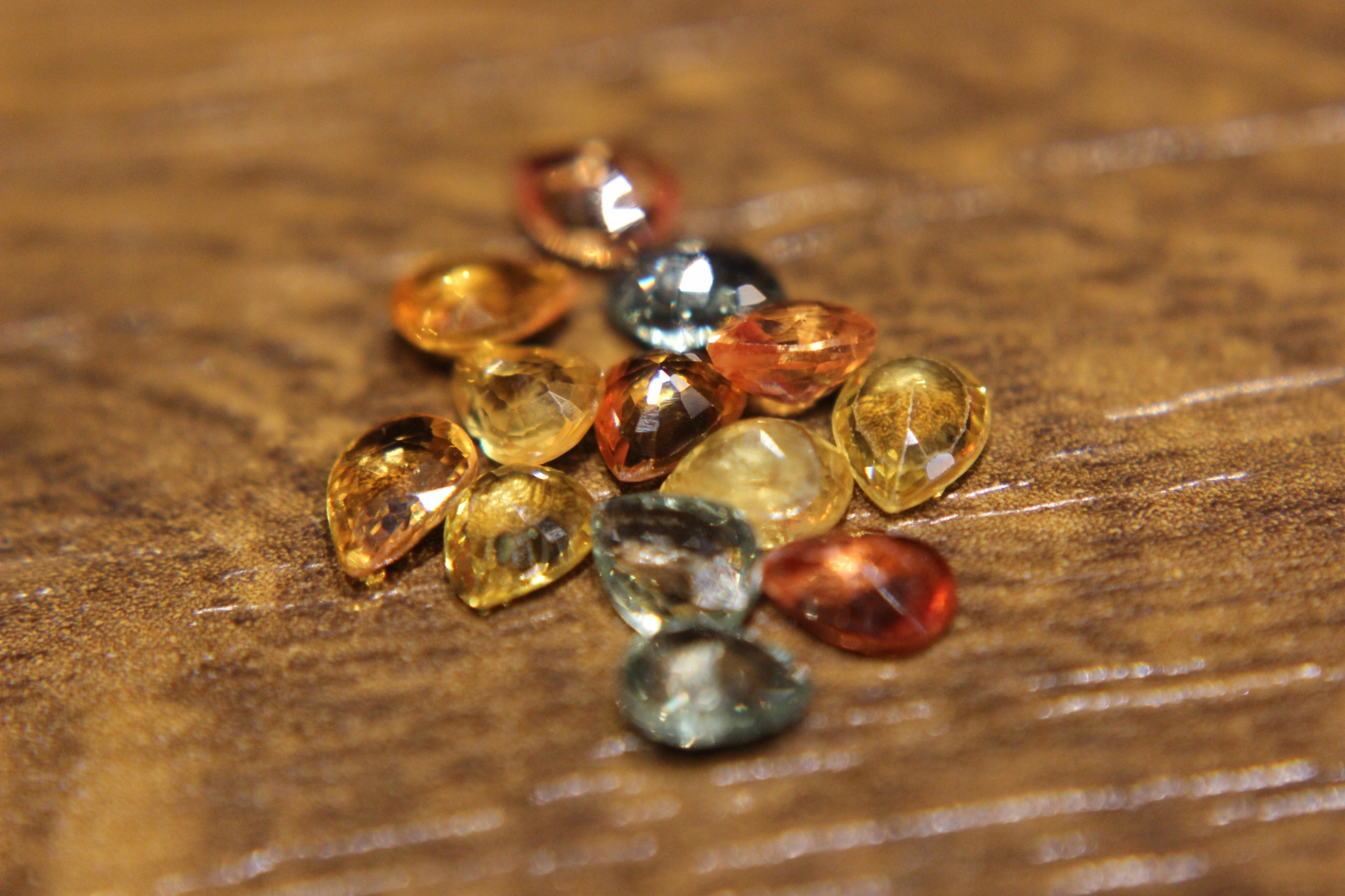 Safírové přírodní kameny 4.45ct 13ks