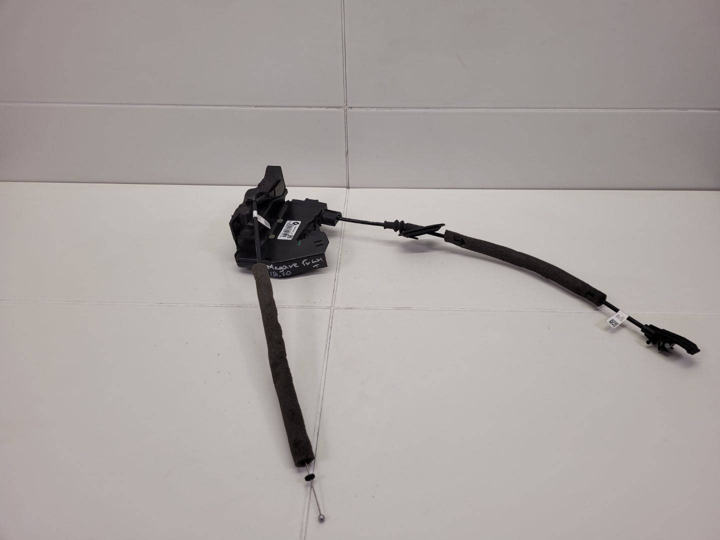 lock door rear part left side Renault Megane 4 2018 825031733R