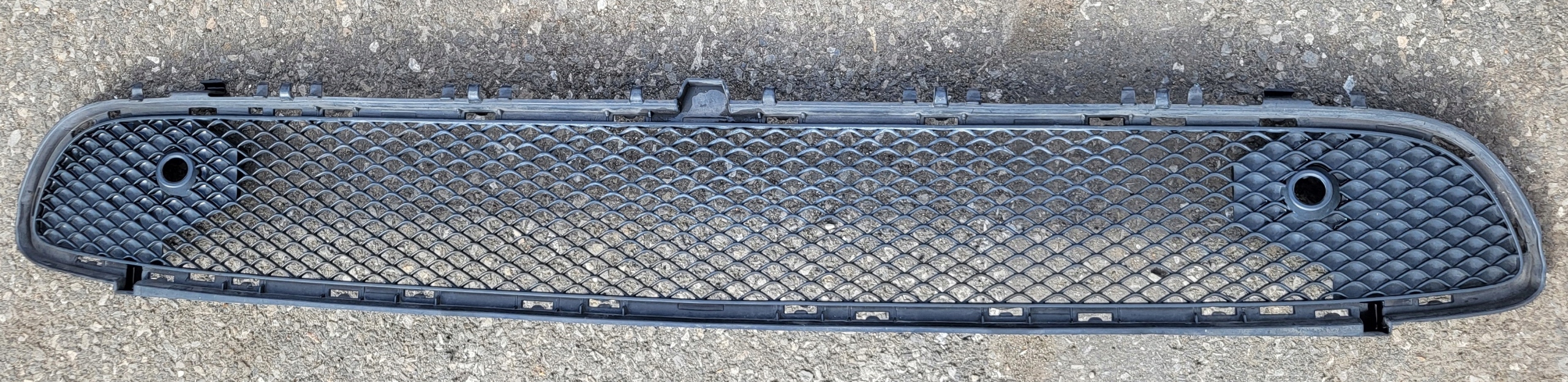 grill grille central of a bumper front grid MERCEDES GLA W156 ORYINAL