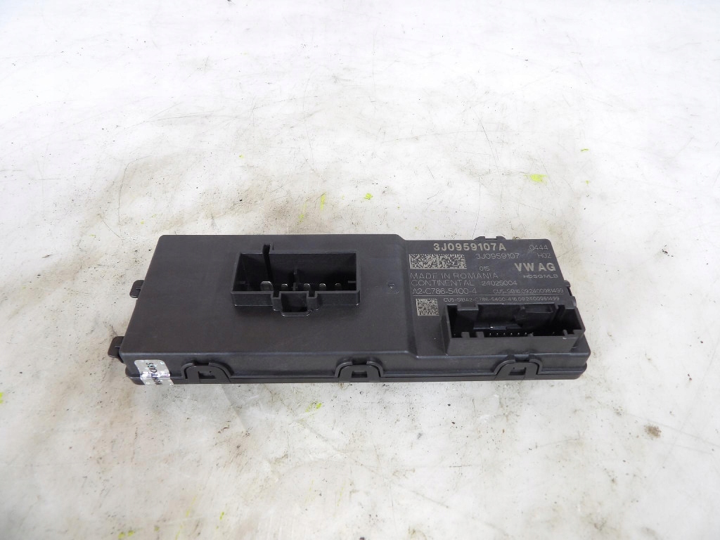 SKODA SUPERB IV 4 KOMBI module control unit bonnet 3J0959107A