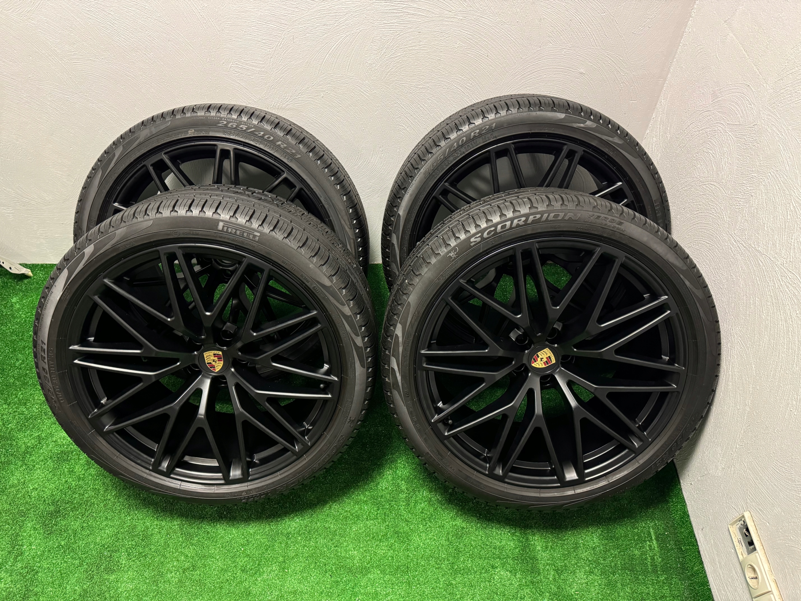 PORSCHE MACAN GTS 2022 RS ПАВУК R21 диски + шини PIRELLI 2022