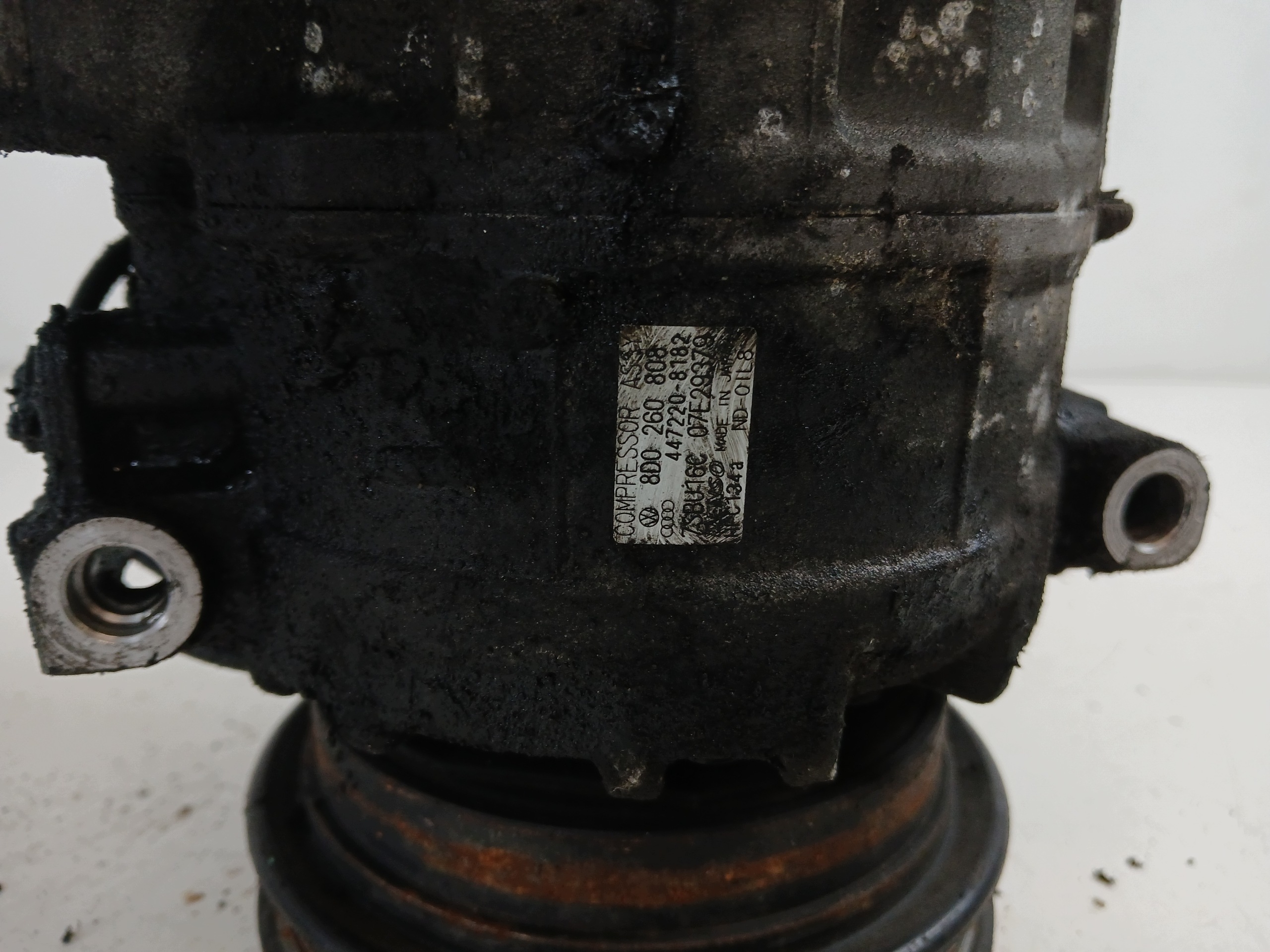 AUDI A4 B5 compressor; compressor of the air conditioning 8D0260808